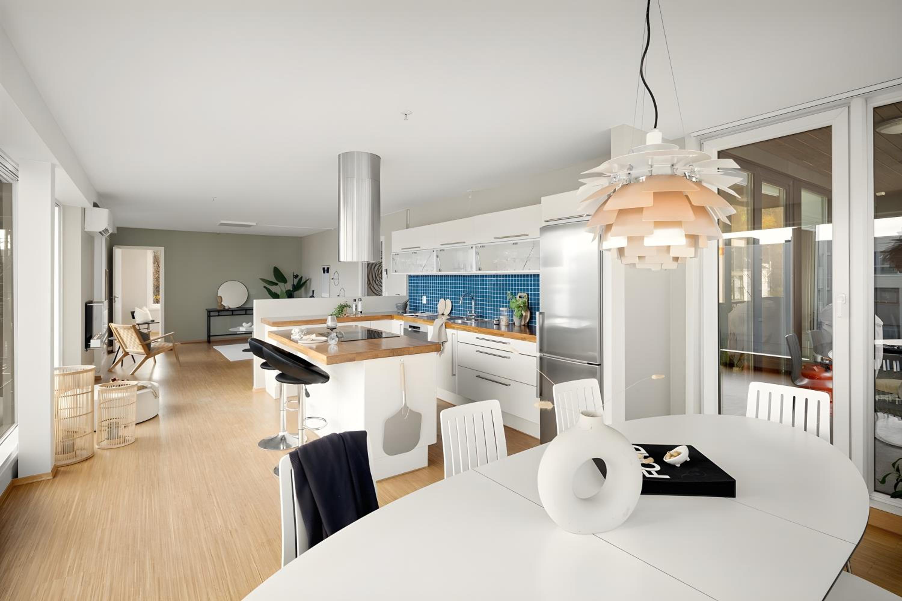 Top-Floor Apartment with Balcony and Sea View