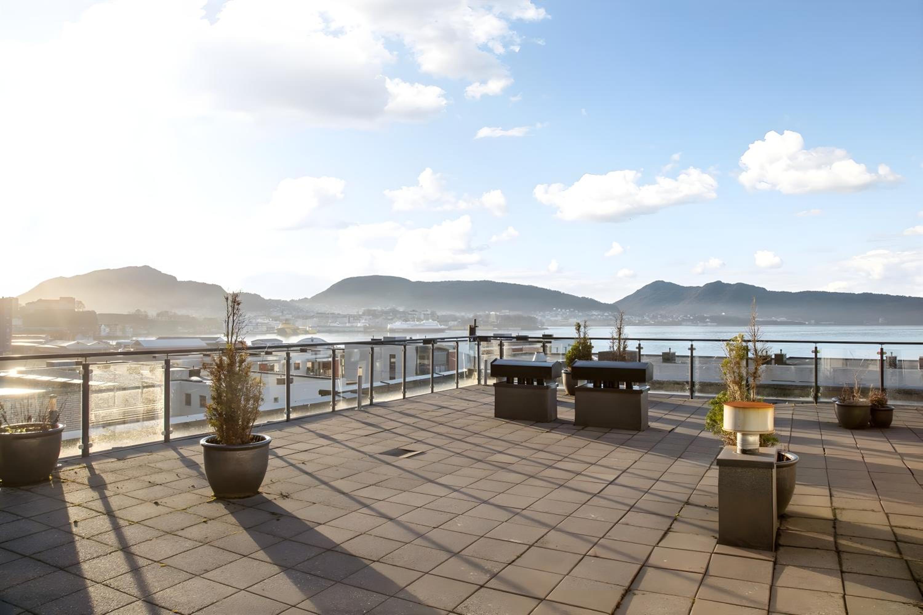 Top-Floor Apartment with Balcony and Sea View