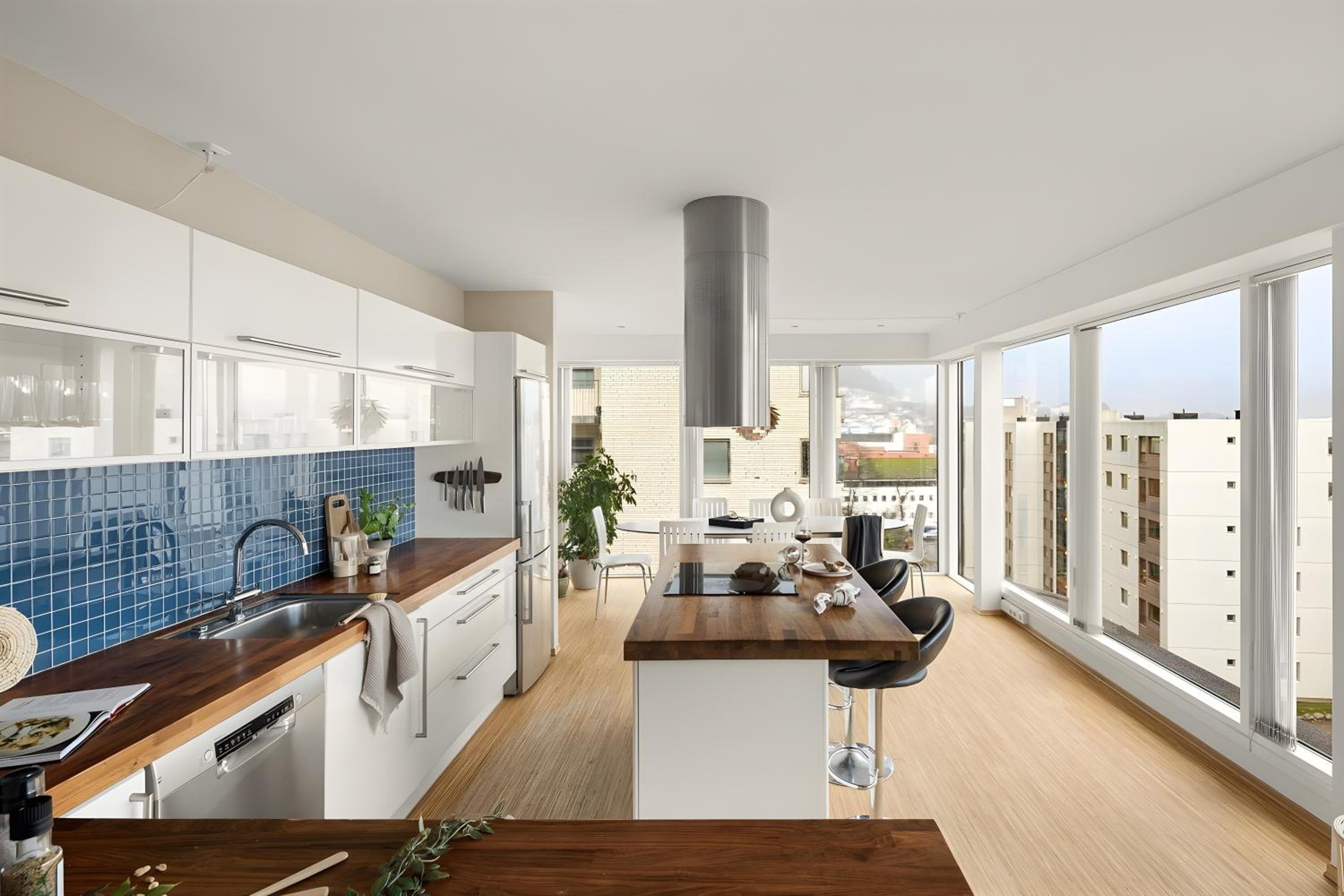 Top-Floor Apartment with Balcony and Sea View