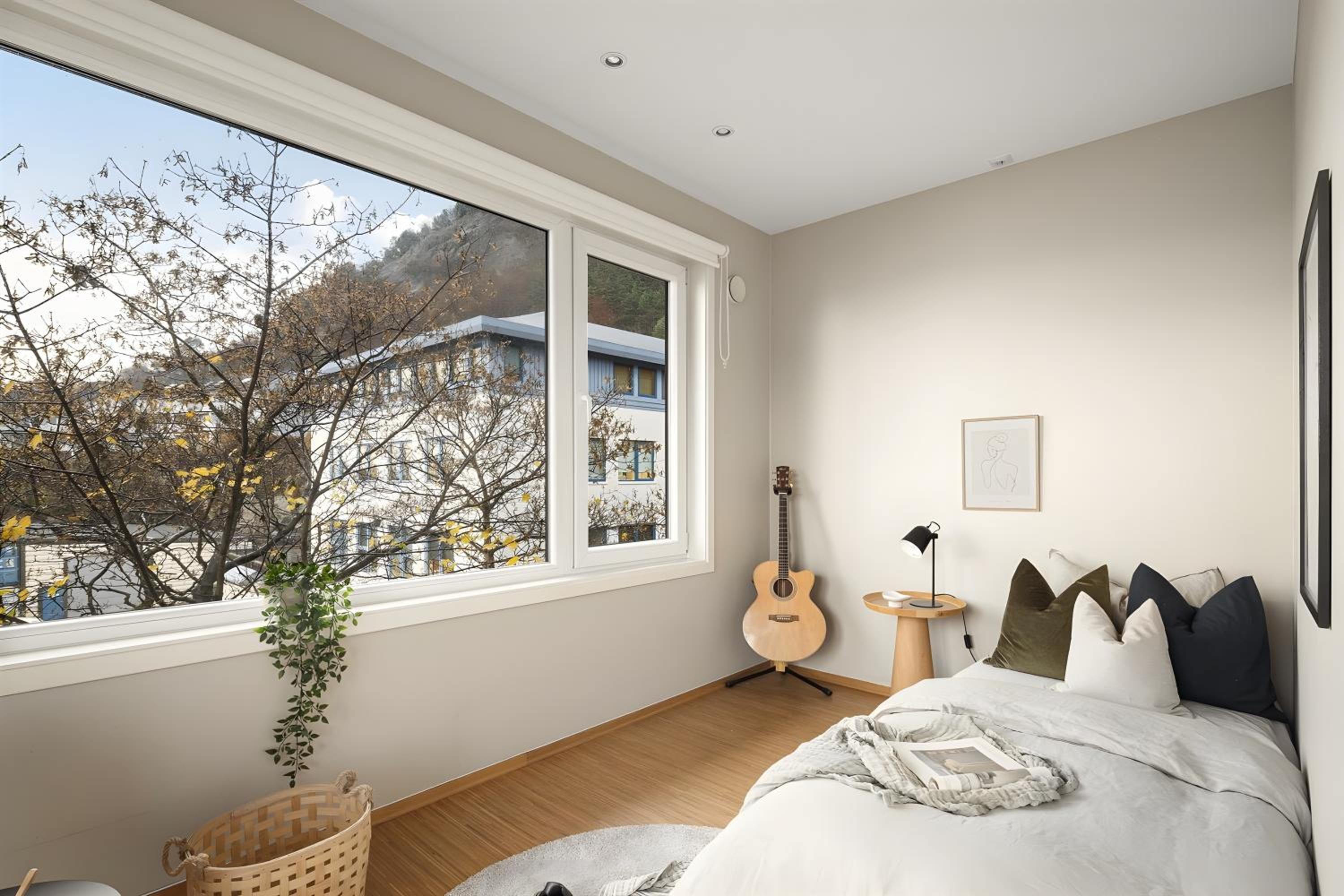 Top-Floor Apartment with Balcony and Sea View