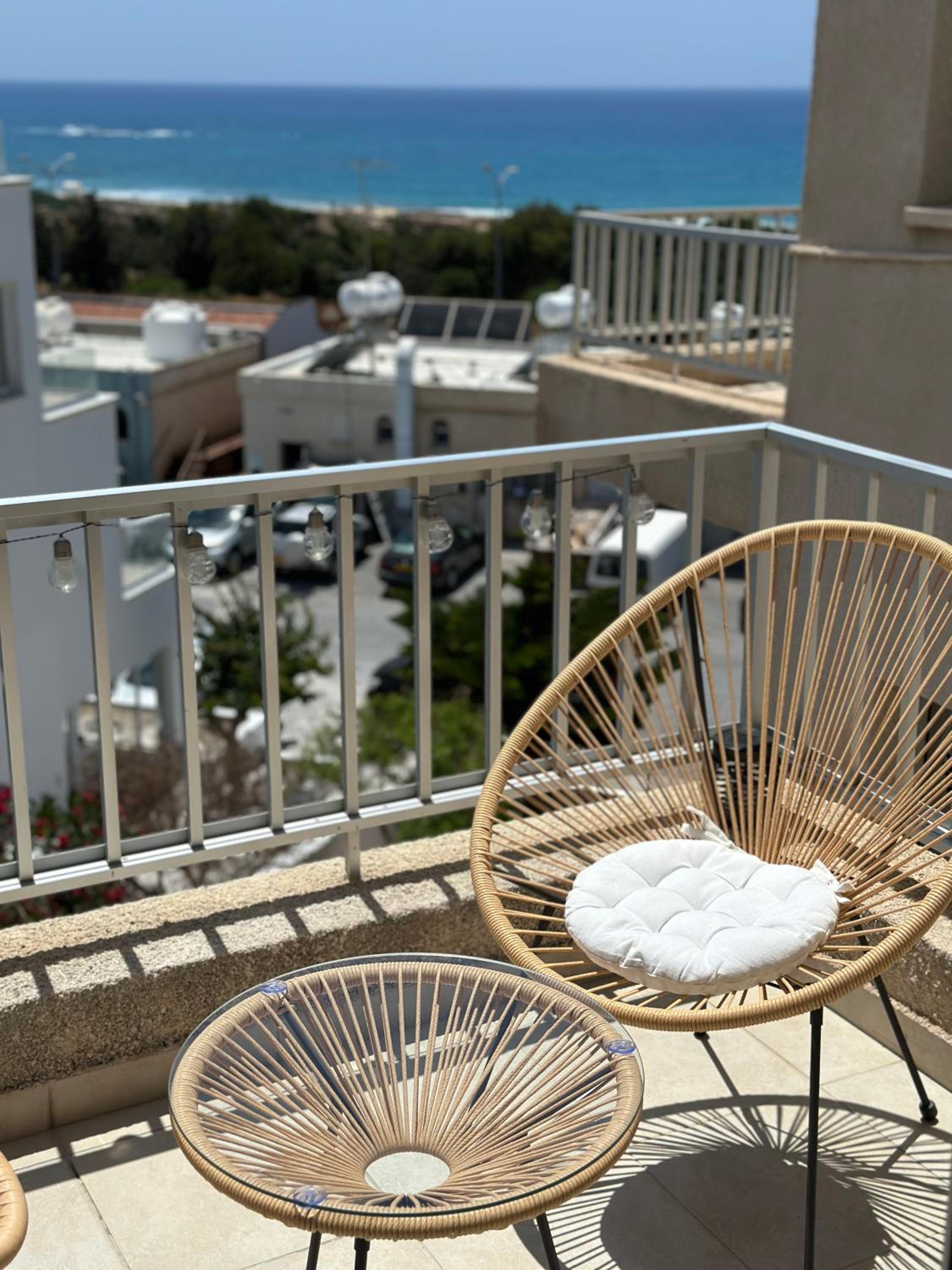 Sea view apartment near the beach