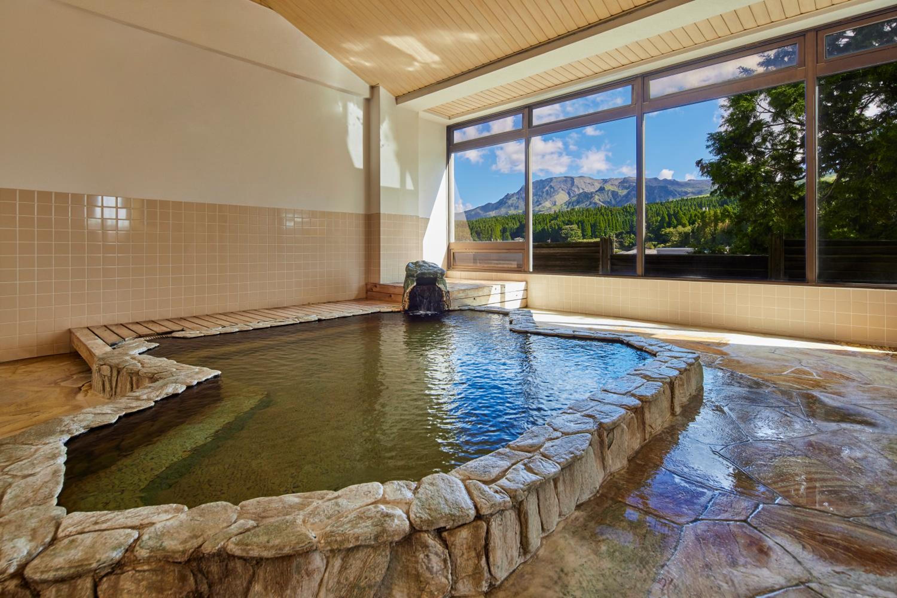 Kamenoi Hotel Aso Park Resort