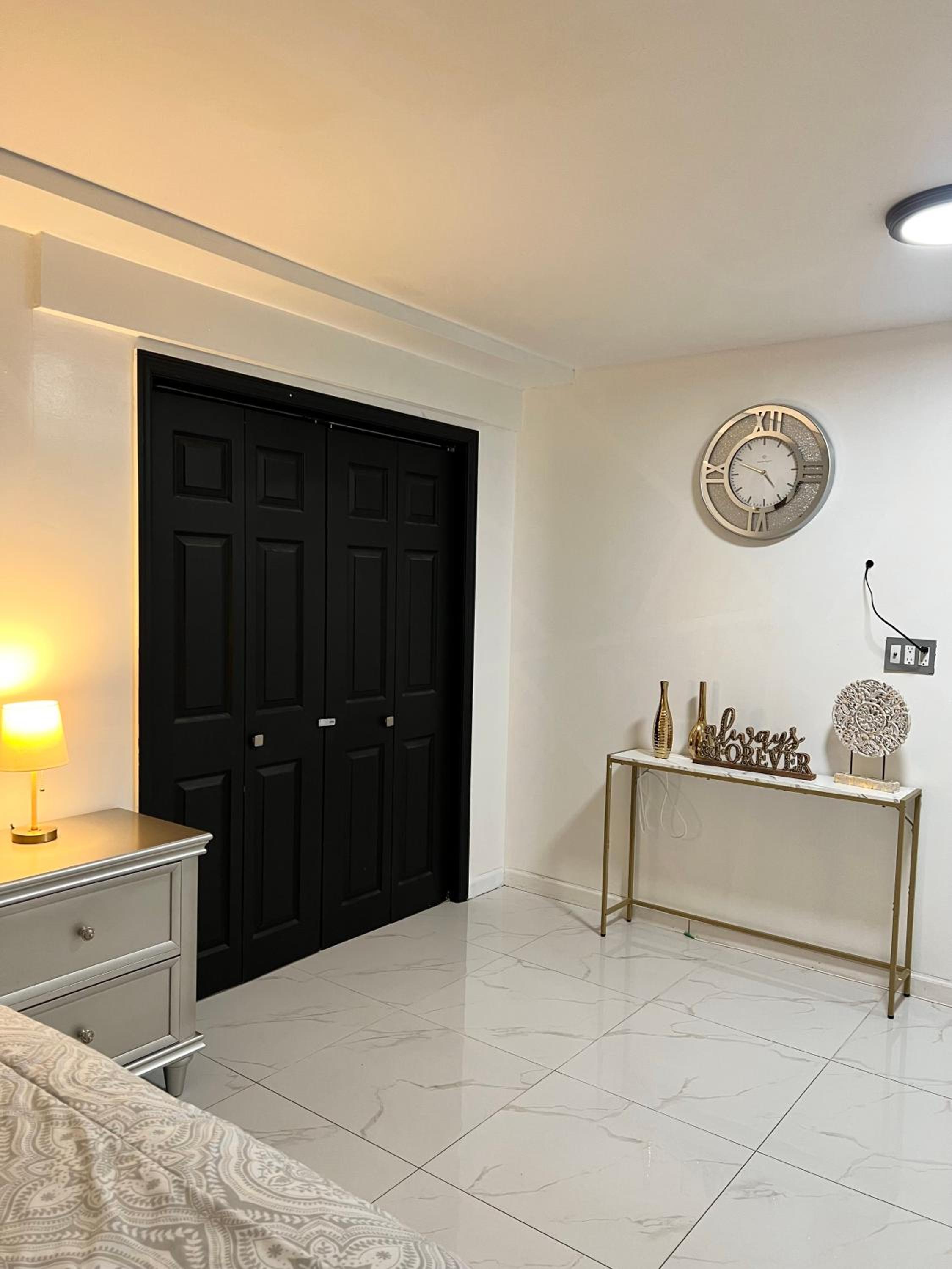 Luxury Guest Home - 10 Min to JFK view 4