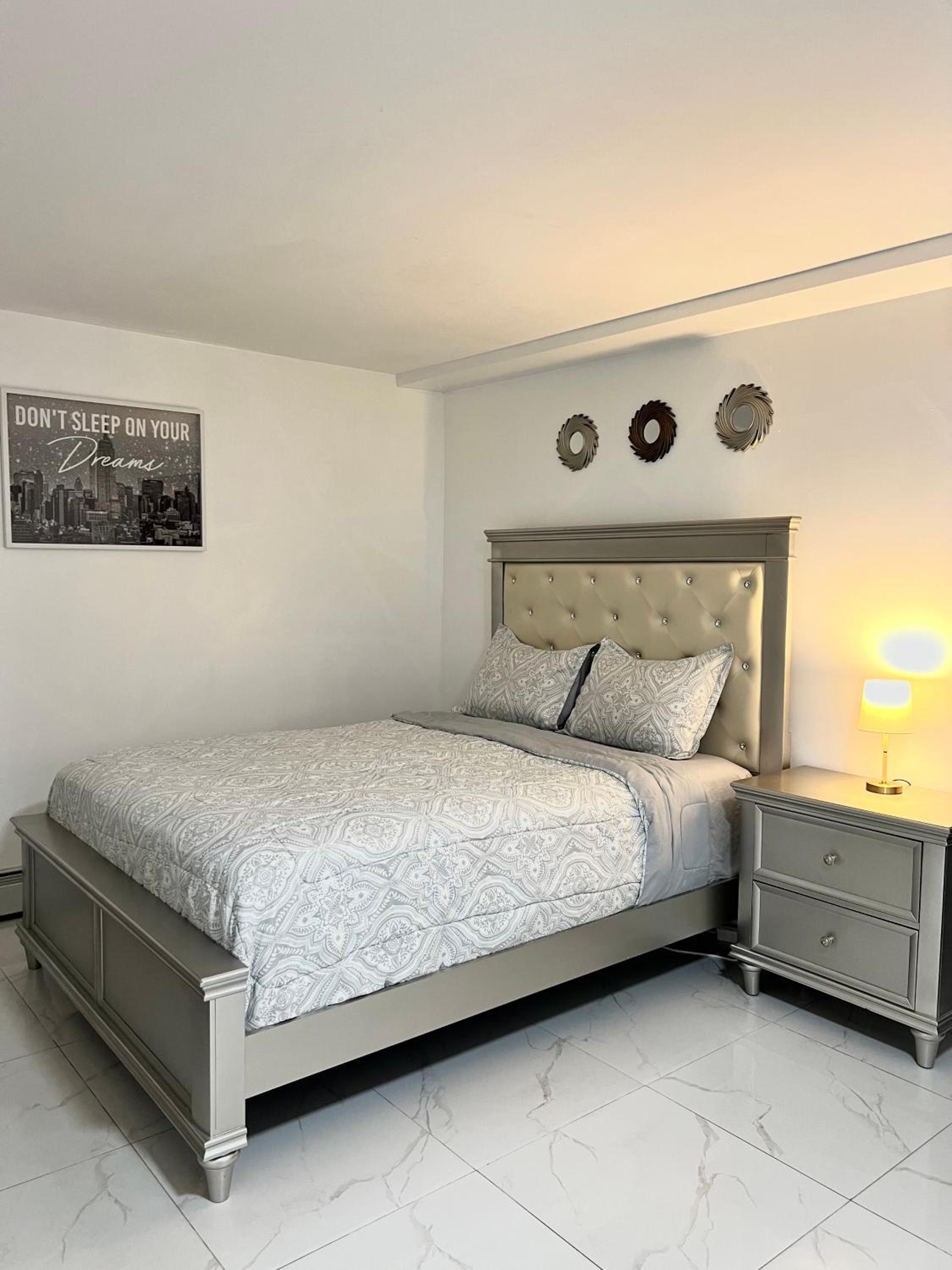 Luxury Guest Home - 10 Min to JFK view 3