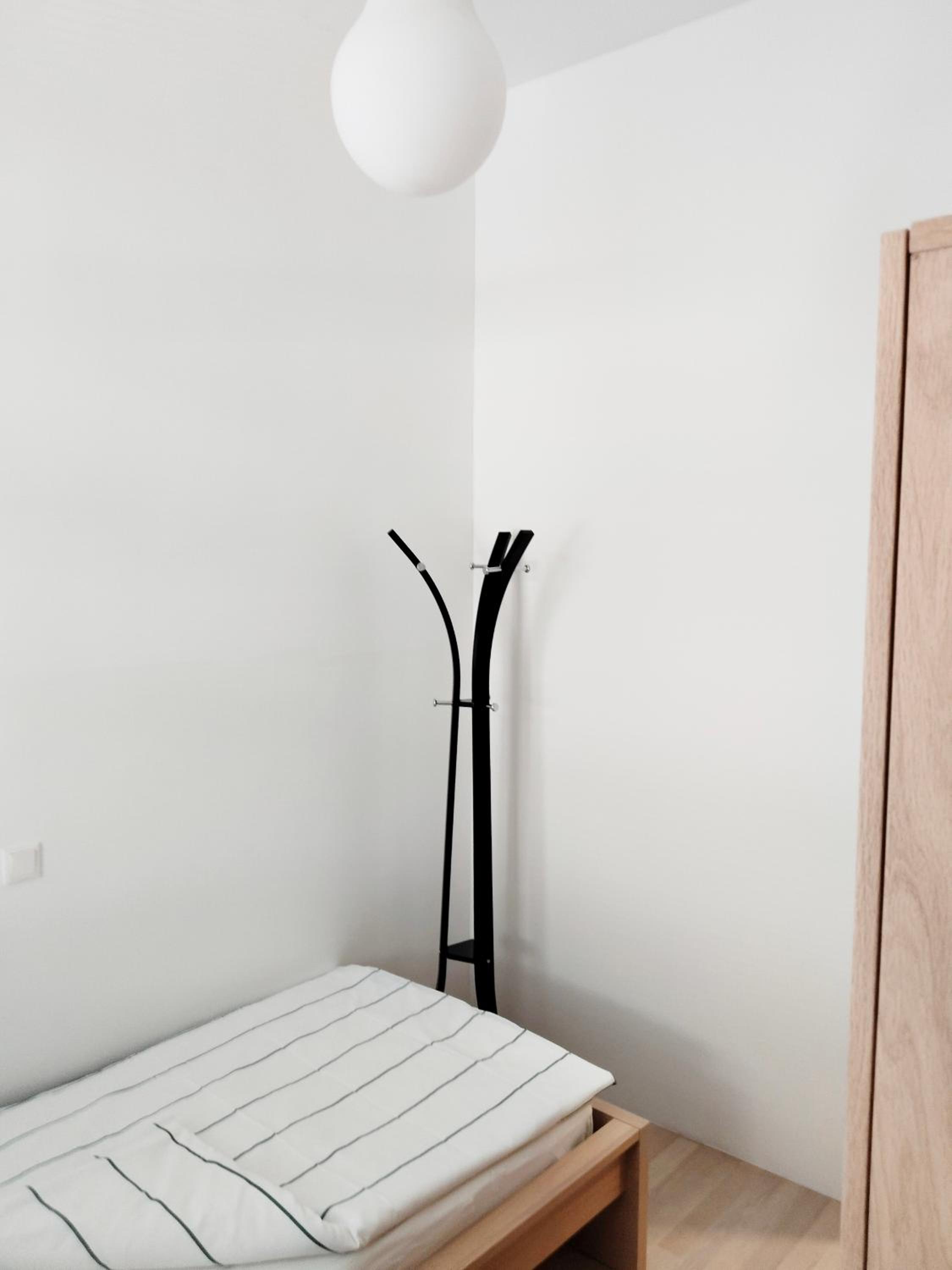 FAVORIT-ROOMS , direkt Metro connection U1 to Centralstation , City-Center and Airport