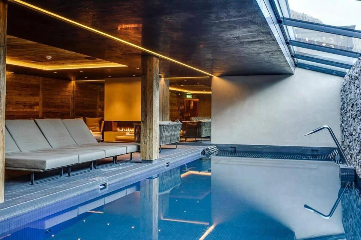 Super Luxury Serviced Apartment next to Gstaad