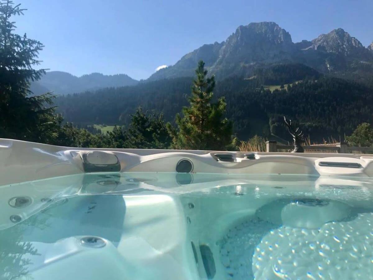 Super Luxury Serviced Apartment next to Gstaad