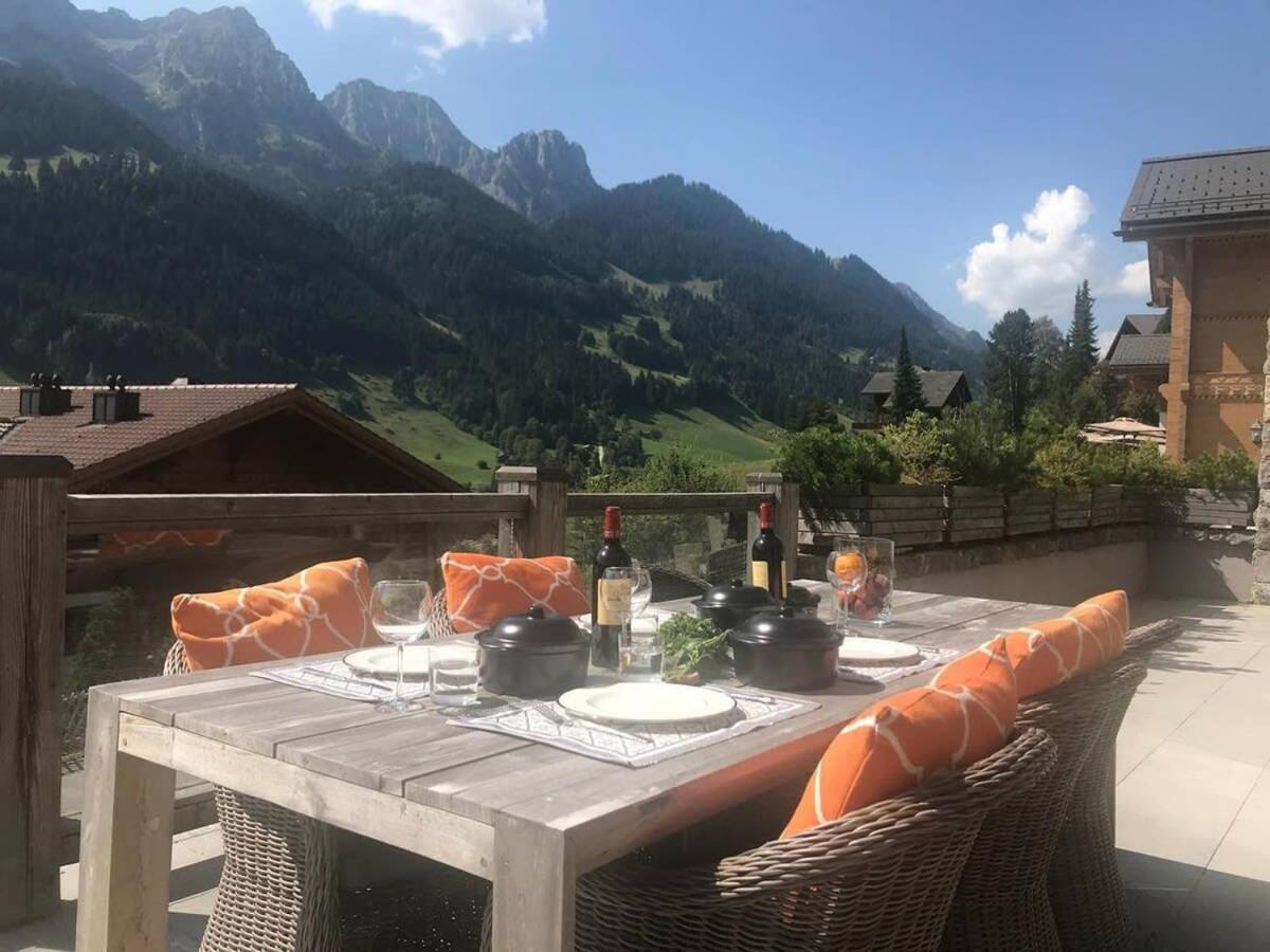 Super Luxury Serviced Apartment next to Gstaad