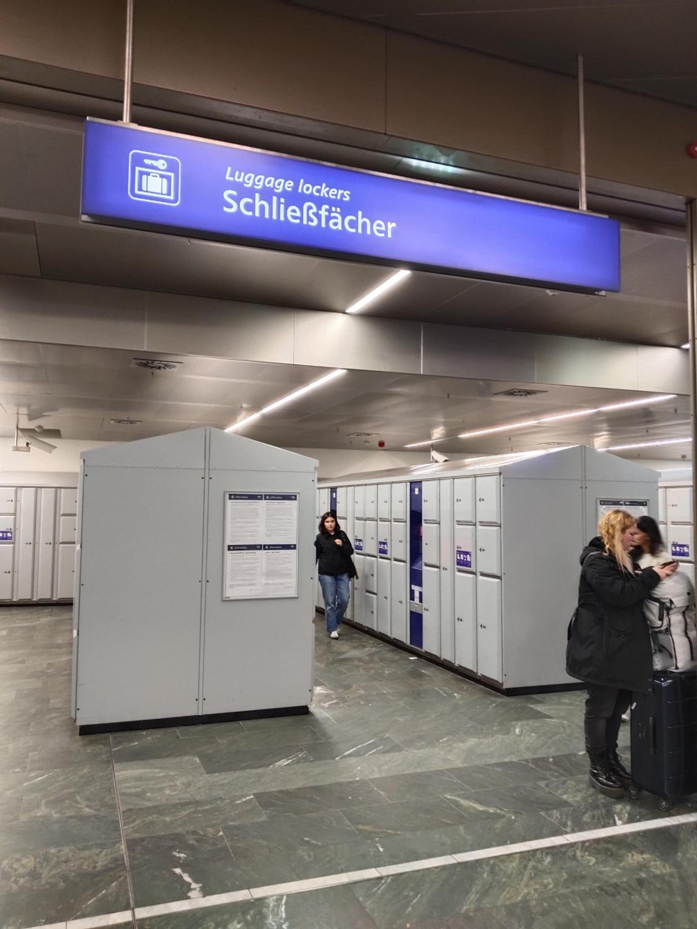 FAVORIT-ROOMS , direkt Metro connection U1 to Centralstation , City-Center and Airport