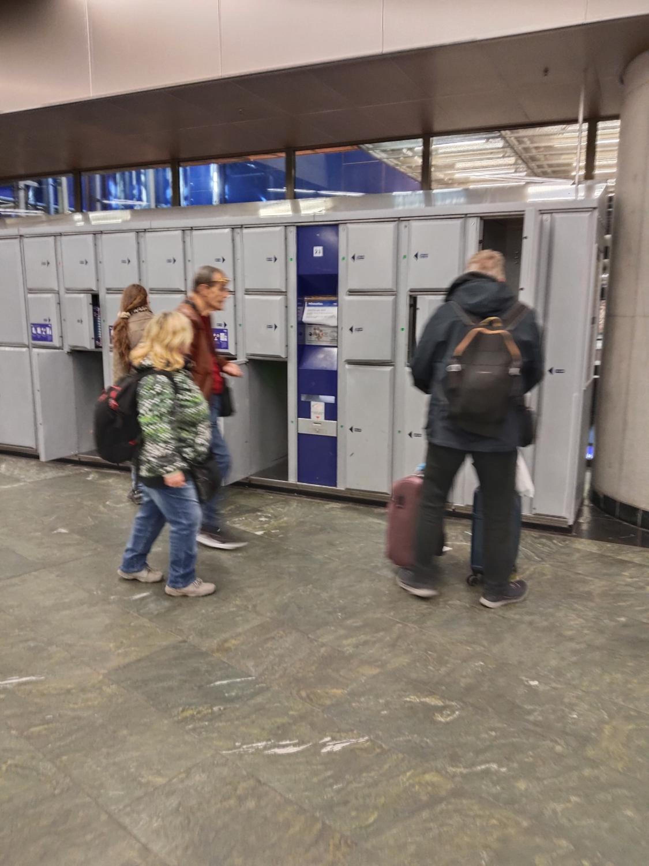 FAVORIT-ROOMS , direkt Metro connection U1 to Centralstation , City-Center and Airport