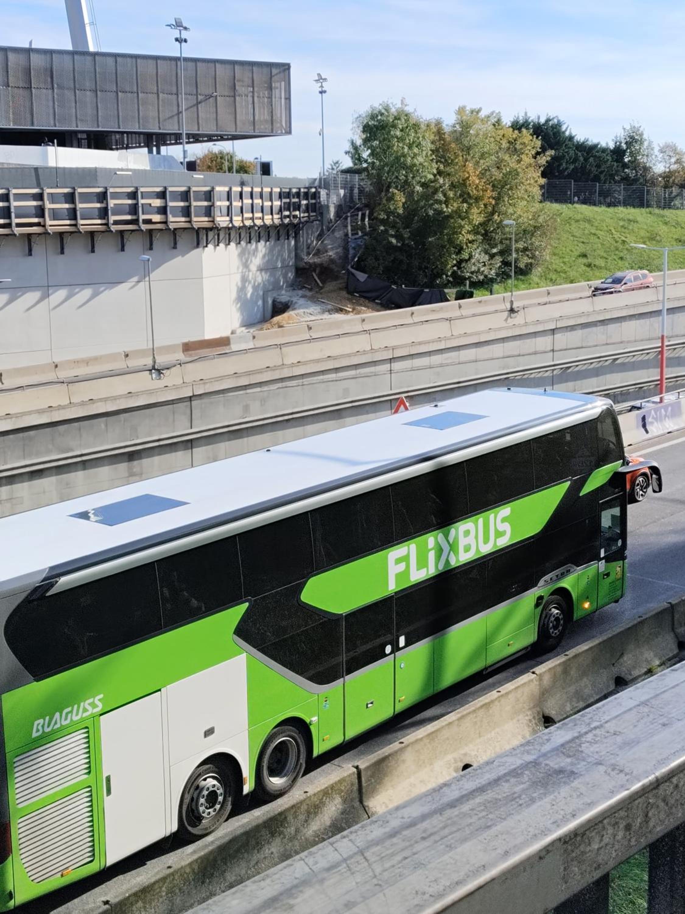 FAVORIT-ROOMS , direkt Metro connection U1 to Centralstation , City-Center and Airport
