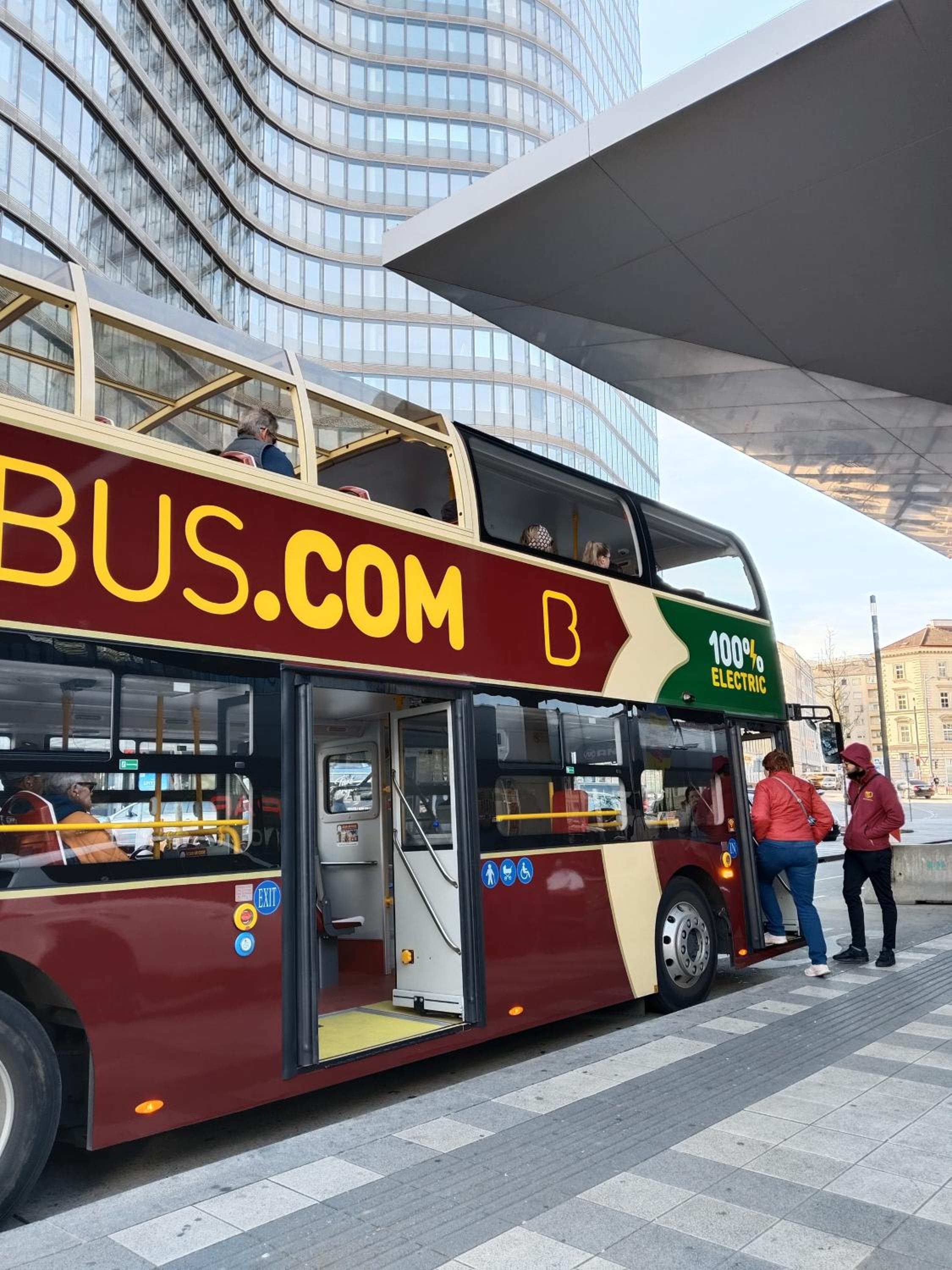 FAVORIT-ROOMS , direkt Metro connection U1 to Centralstation , City-Center and Airport