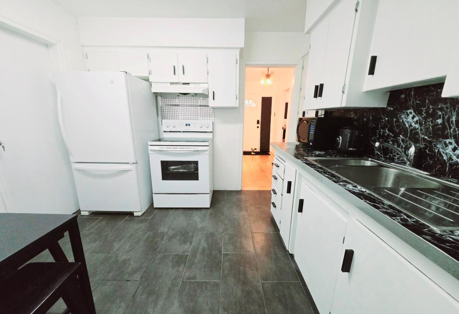 Spacious Private Cozy 2br Home with TeePee Dining Room! Private Parking! Self Check-in