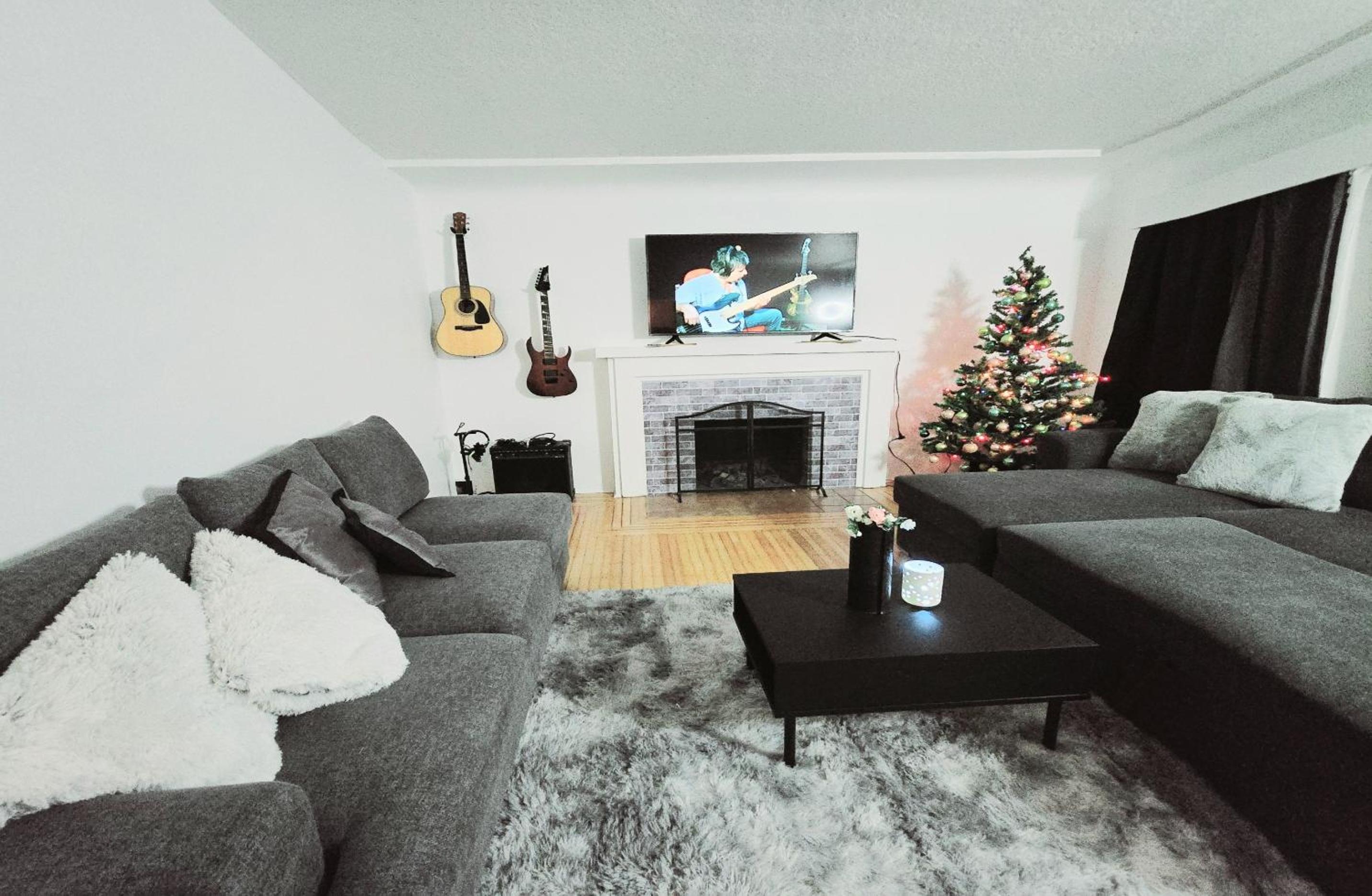 Spacious Private Cozy 2br Home with TeePee Dining Room! Private Parking! Self Check-in