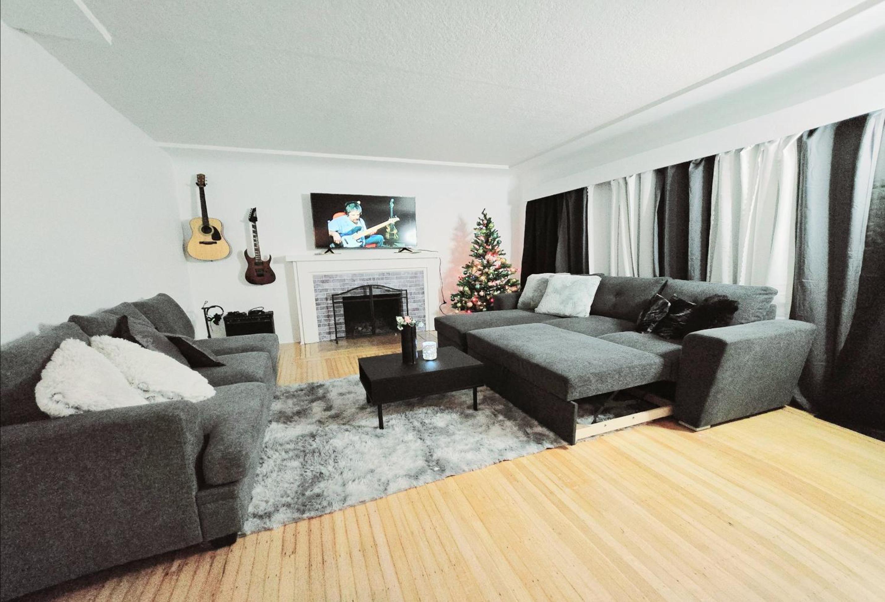 Spacious Private Cozy 2br Home with TeePee Dining Room! Private Parking! Self Check-in