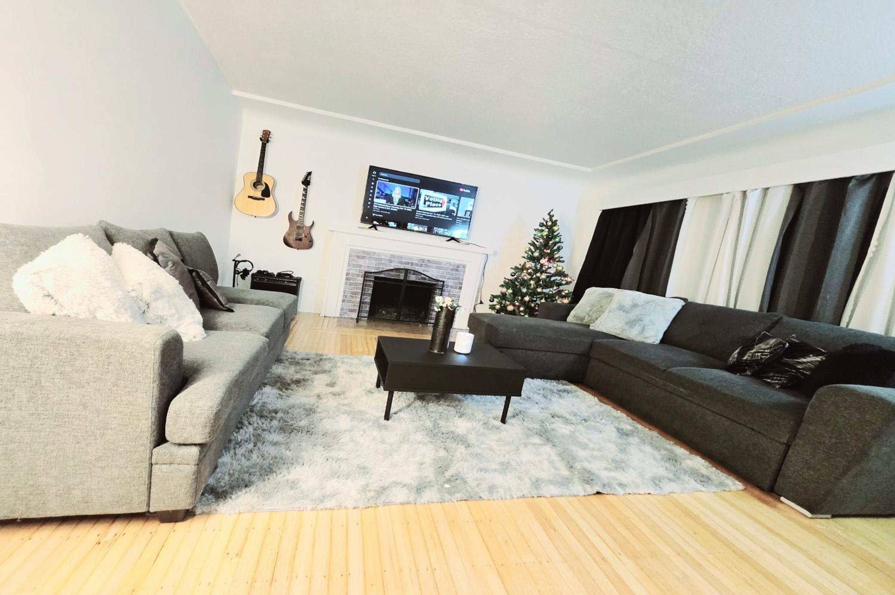Spacious Private Cozy 2br Home with TeePee Dining Room! Private Parking! Self Check-in