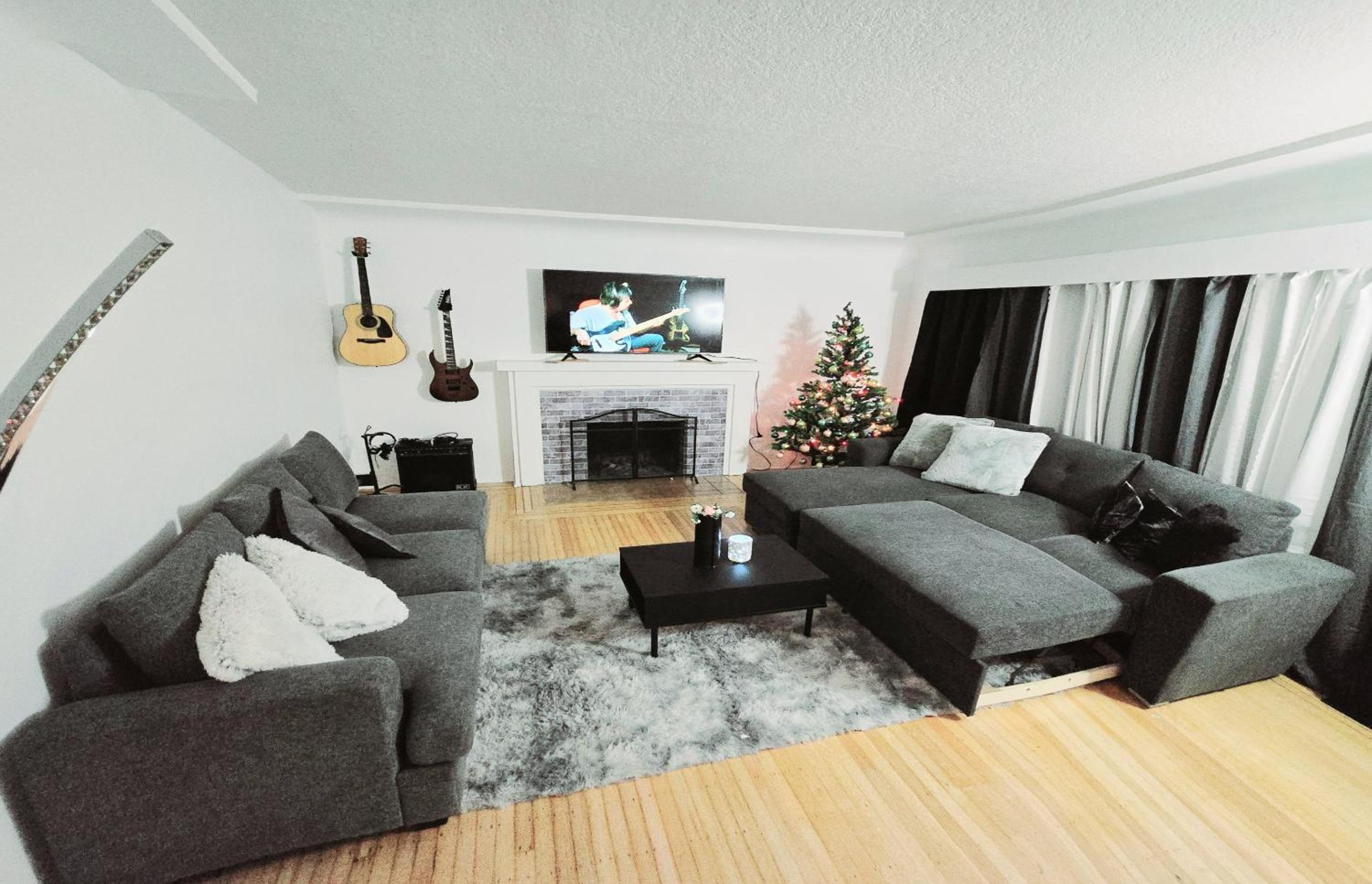 Spacious Private Cozy 2br Home with TeePee Dining Room! Private Parking! Self Check-in