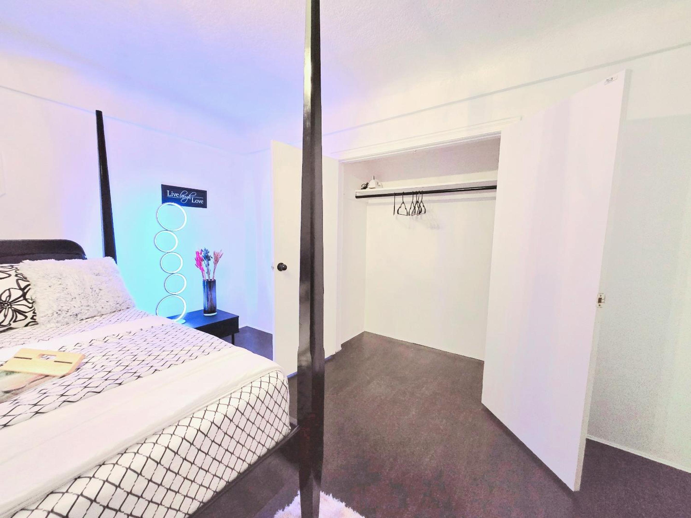 Spacious Private Cozy 2br Home with TeePee Dining Room! Private Parking! Self Check-in