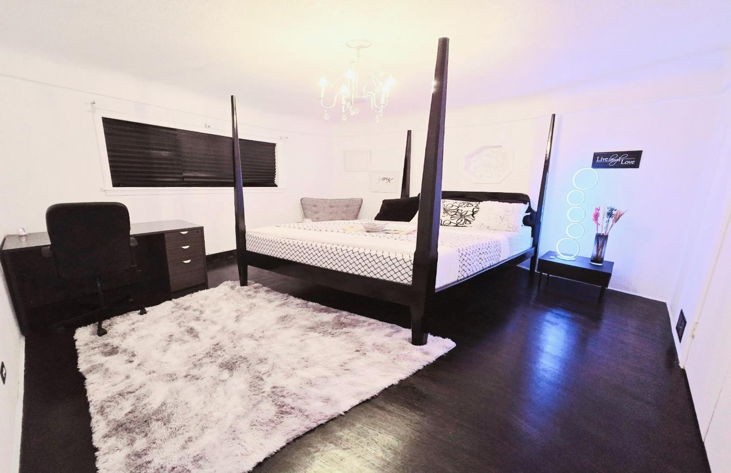 Spacious Private Cozy 2br Home with TeePee Dining Room! Private Parking! Self Check-in