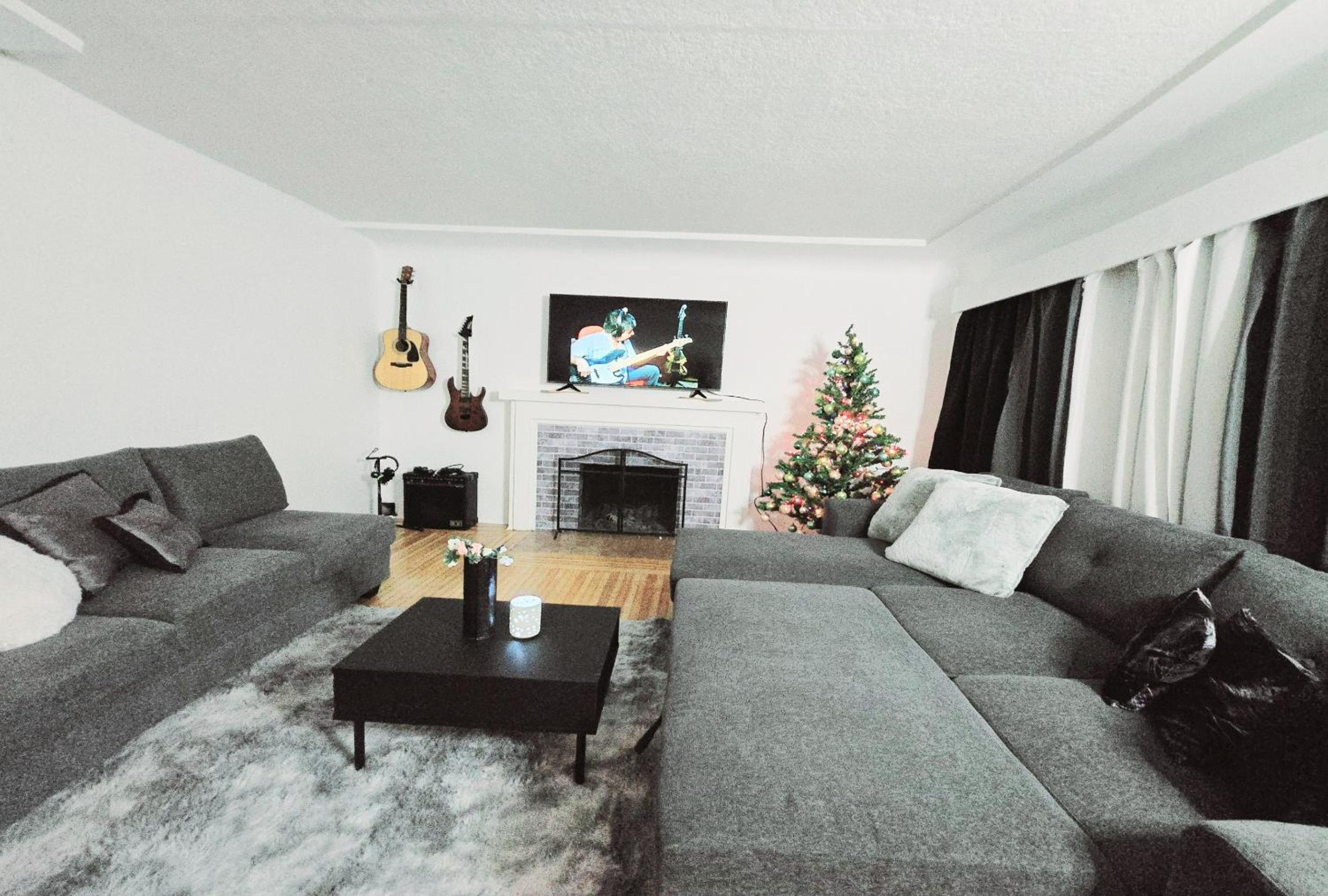 Spacious Private Cozy 2br Home with TeePee Dining Room! Private Parking! Self Check-in