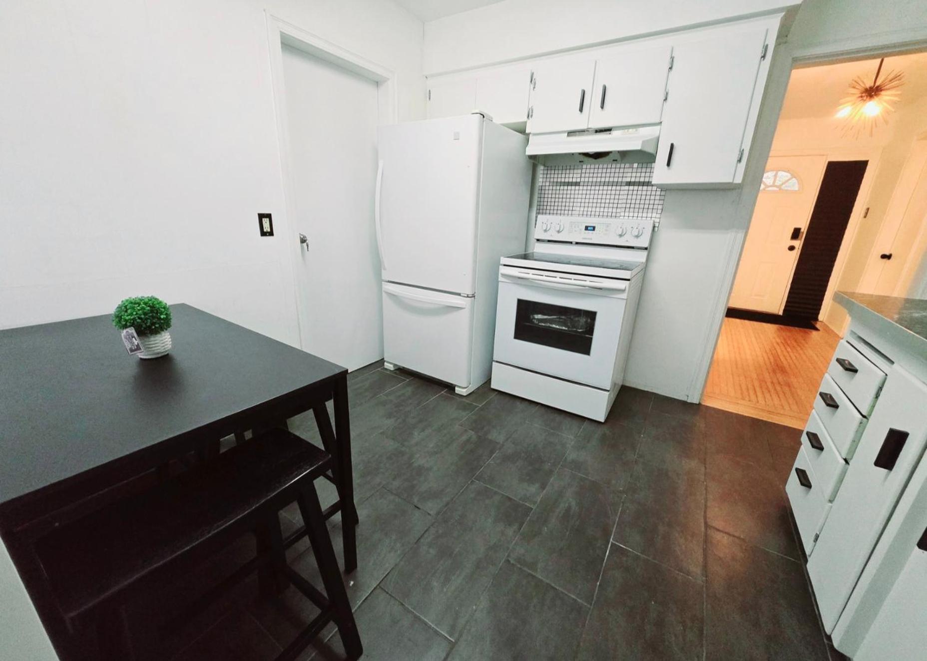 Spacious Private Cozy 2br Home with TeePee Dining Room! Private Parking! Self Check-in