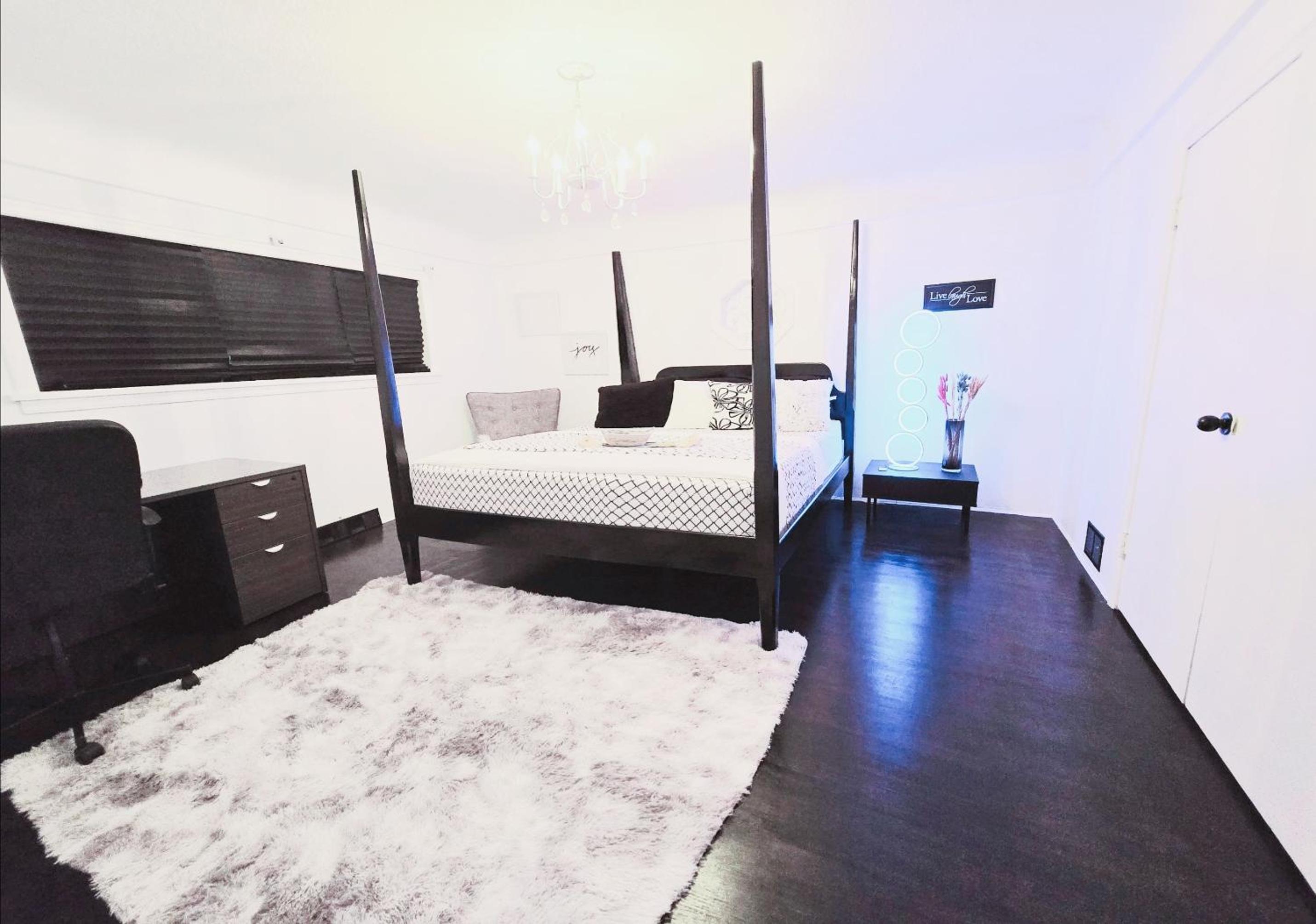 Spacious Private Cozy 2br Home with TeePee Dining Room! Private Parking! Self Check-in
