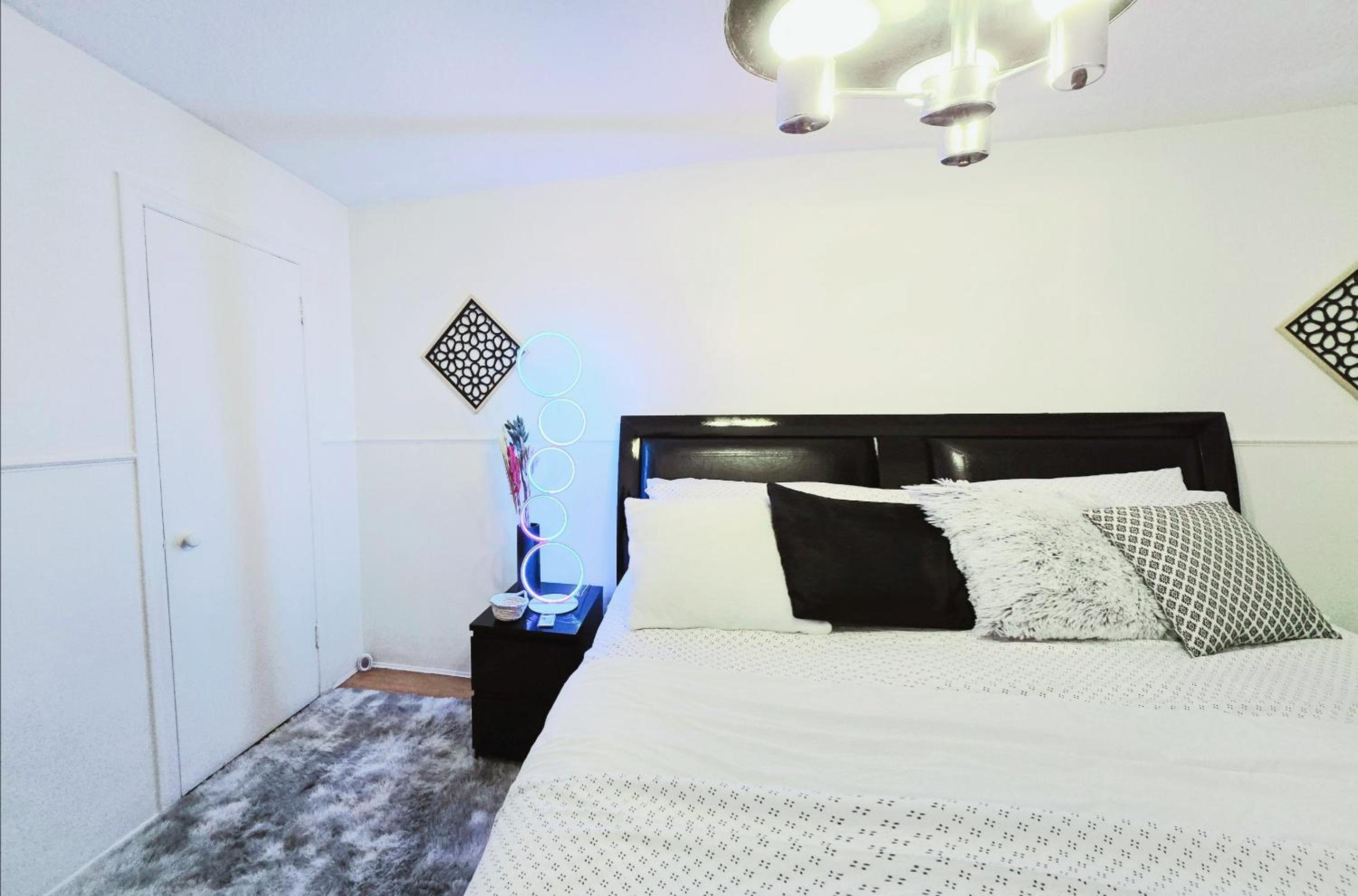 Spacious Private Cozy 2br Home with TeePee Dining Room! Private Parking! Self Check-in