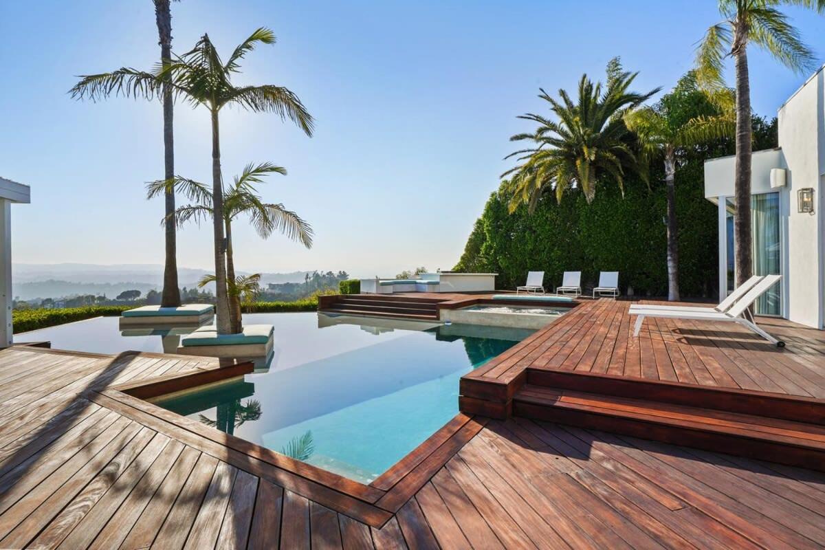 Crest Estate by Stay Awhile Villas