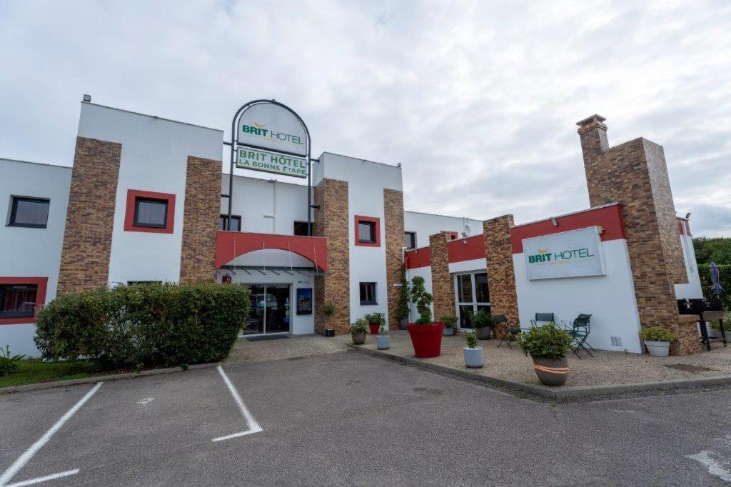 Evreux Vacations - Brit Hotel La Bonne Etape - Property Image 1