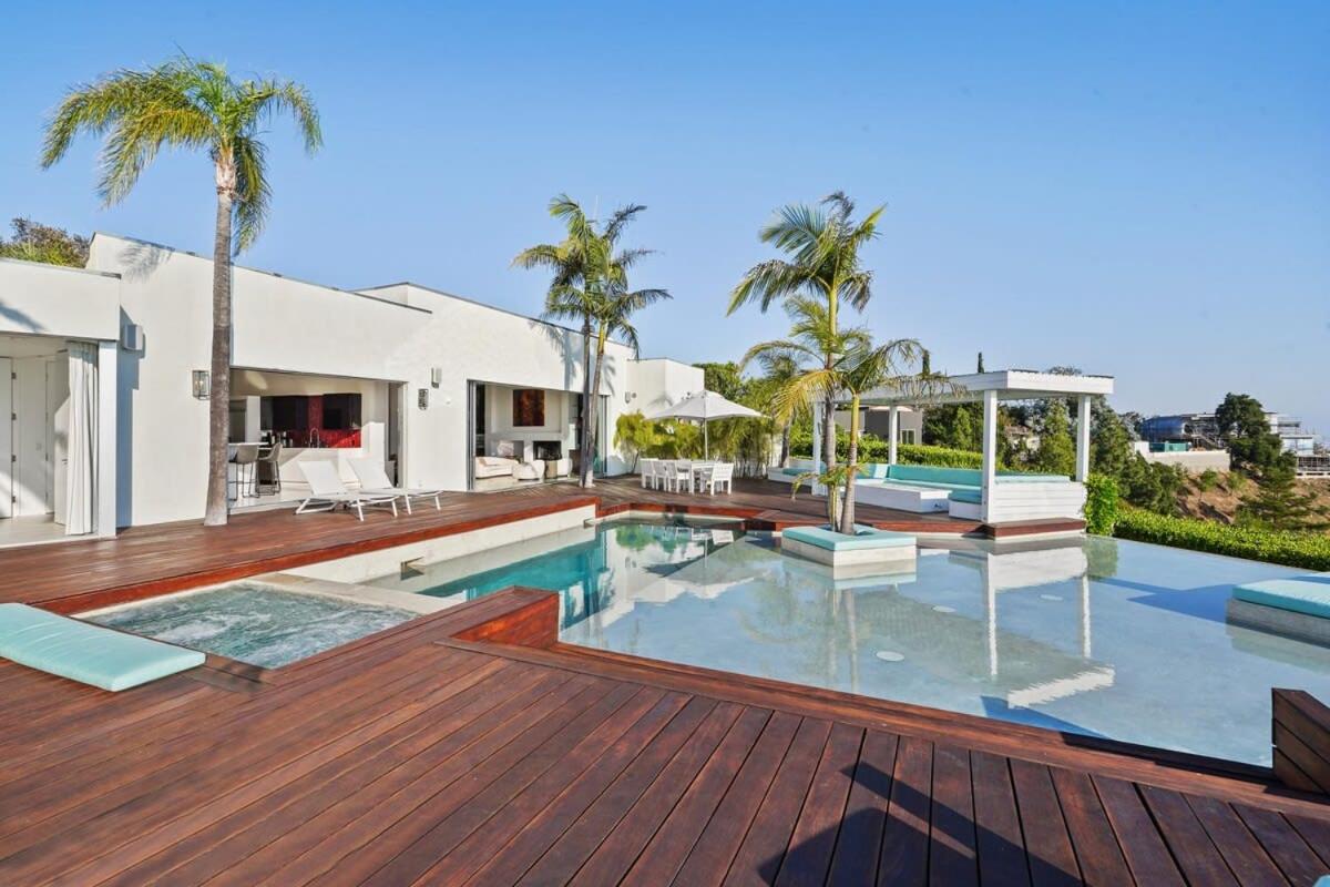 Crest Estate by Stay Awhile Villas
