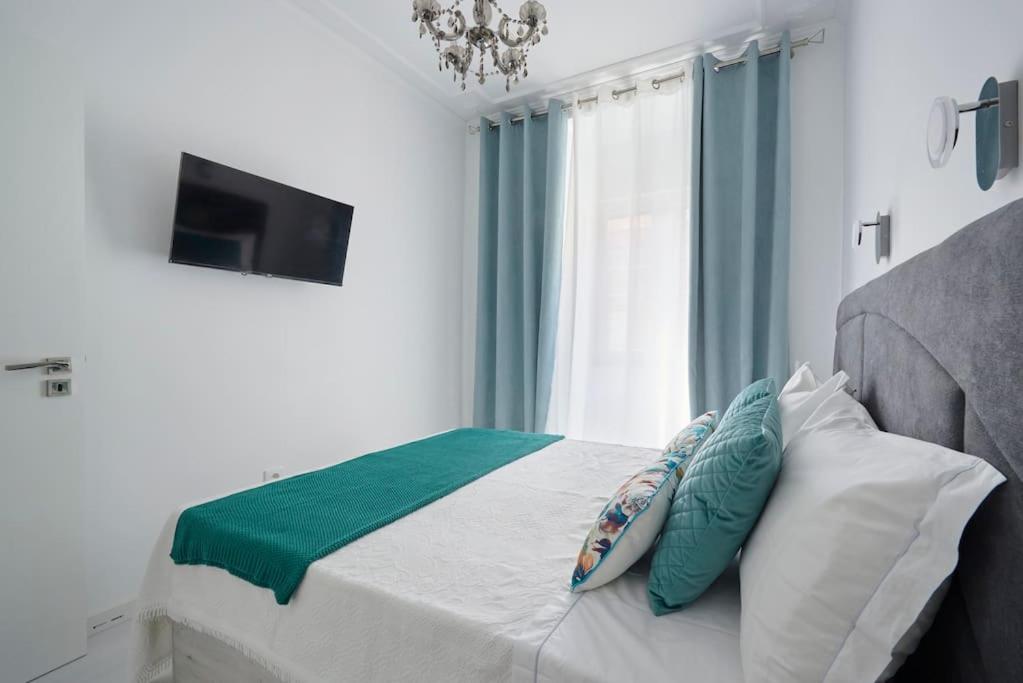 Bright Modern Apartment in Lisbon City Center with AC