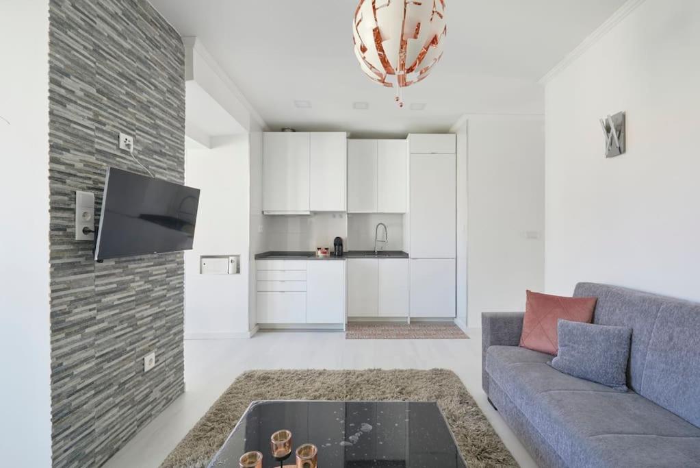 Bright Modern Apartment in Lisbon City Center with AC
