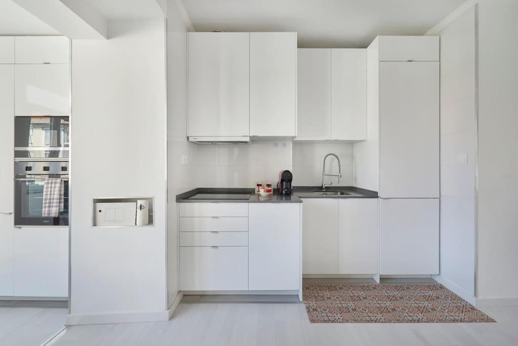 Bright Modern Apartment in Lisbon City Center with AC
