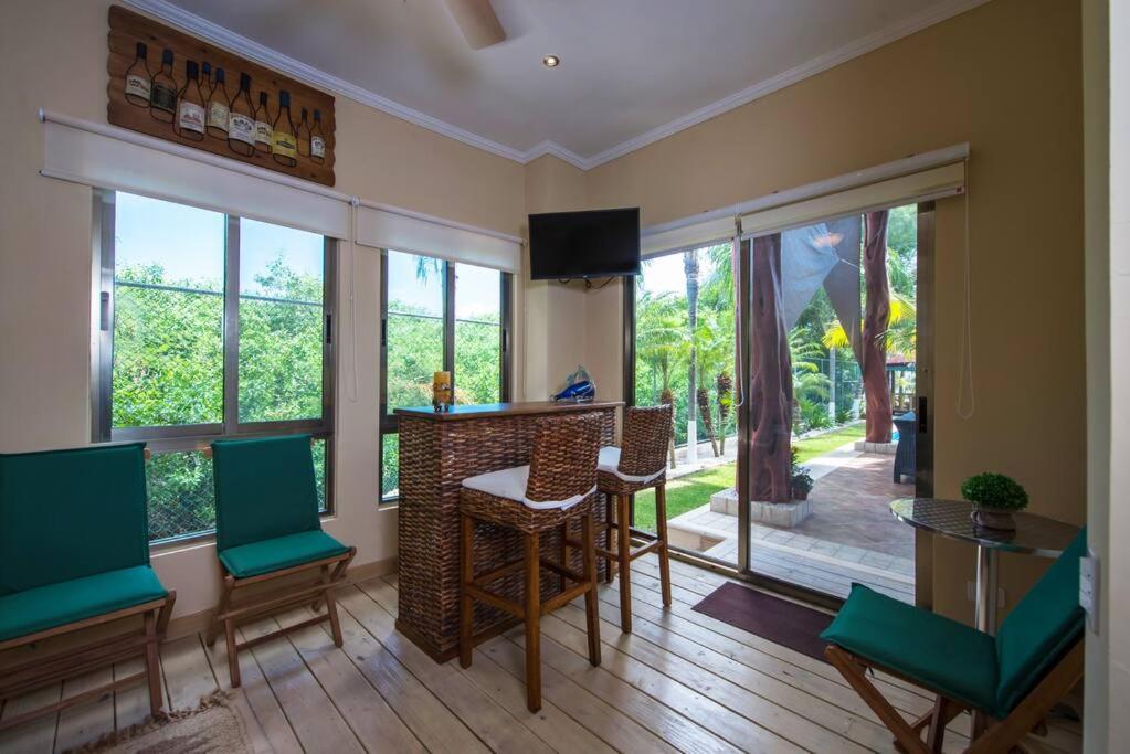 Cheerful Beach front 3 bedrooms houseLongo view 4
