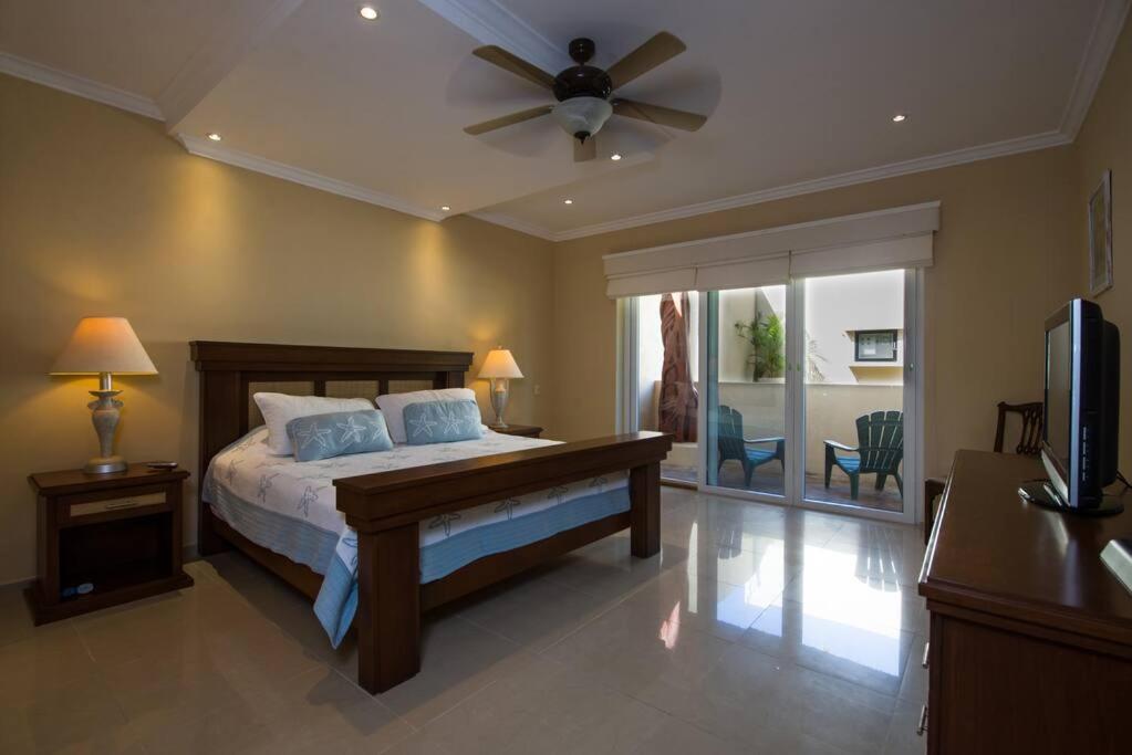 Cheerful Beach front 3 bedrooms houseLongo view 5