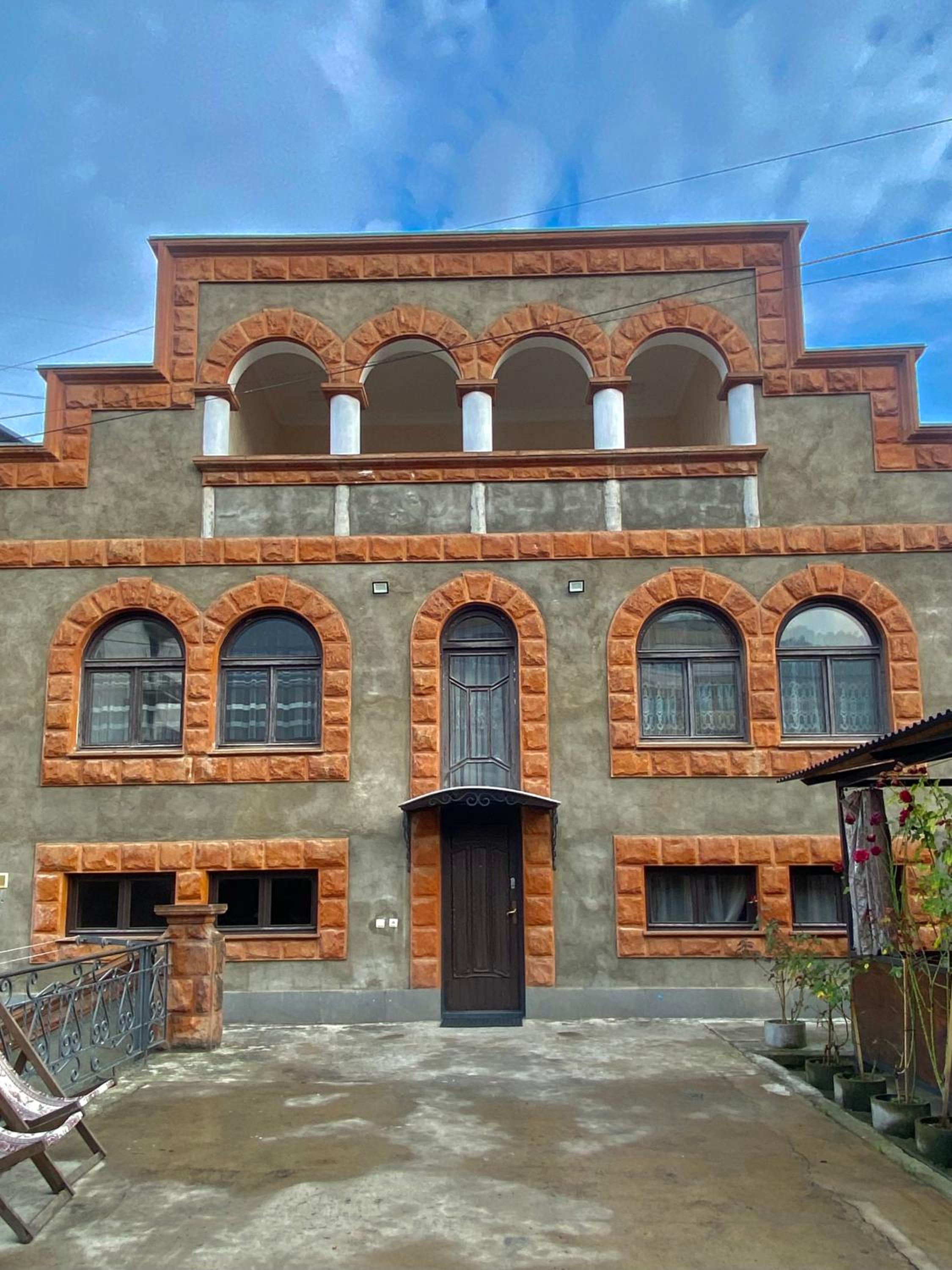 Red Rose House