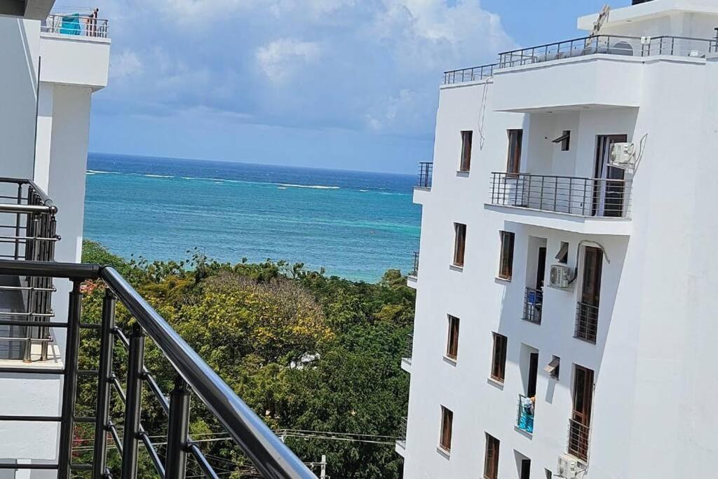 Aqua 3br Seaview Apartment Nyali -with AC, Pool & Gym 2nd Row Beachfront view 2