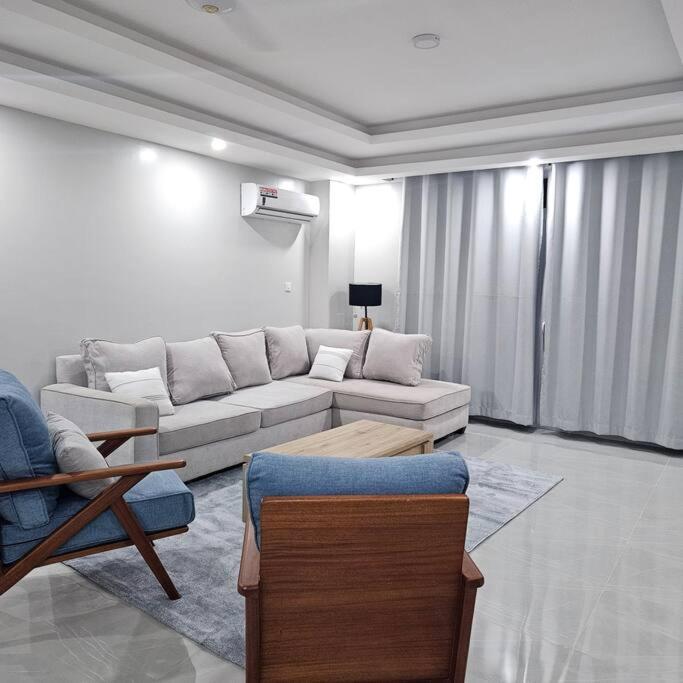 Aqua 3br Seaview Apartment Nyali -with AC, Pool & Gym 2nd Row Beachfront view 4
