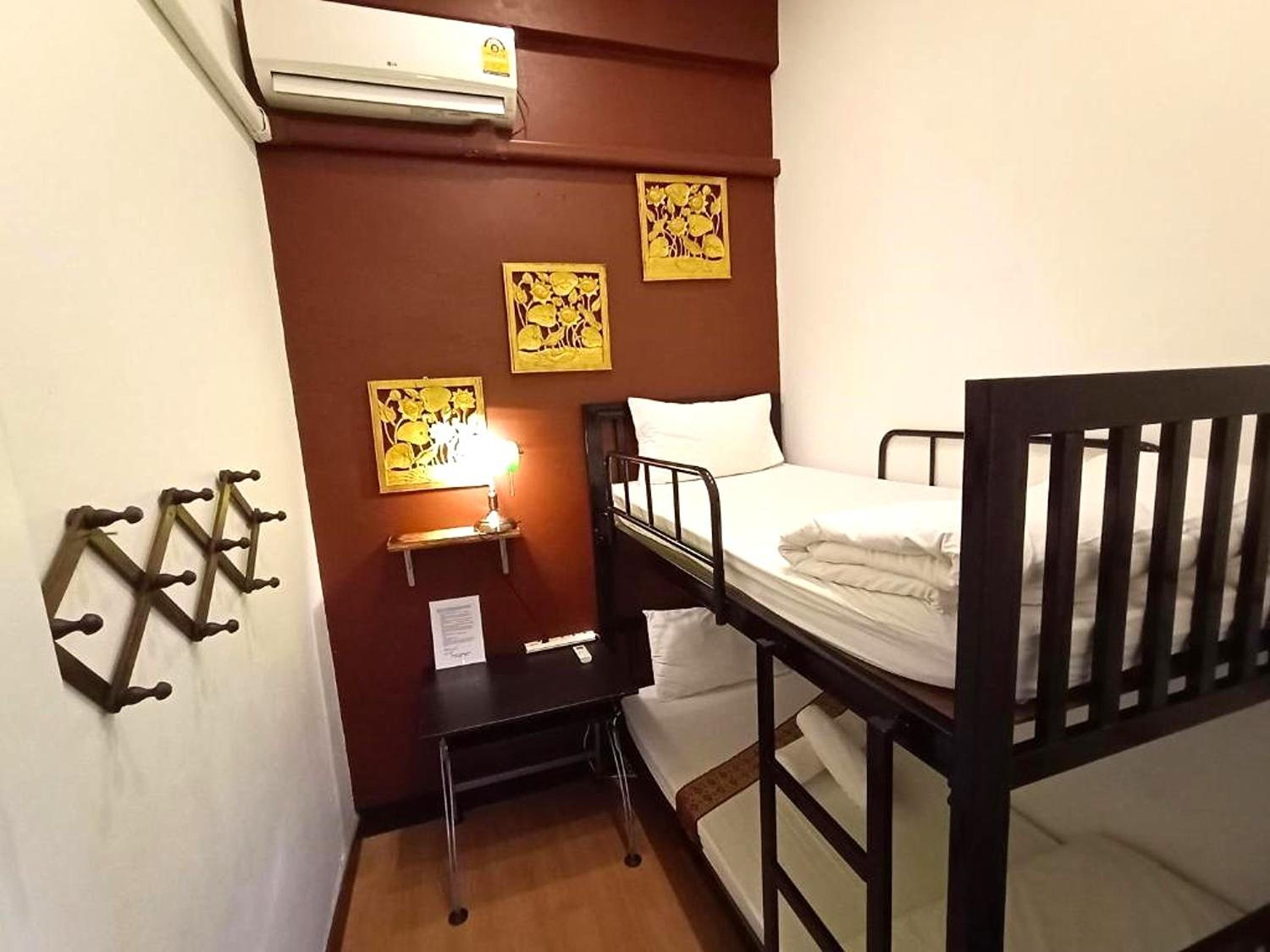 Ashi Poshtel