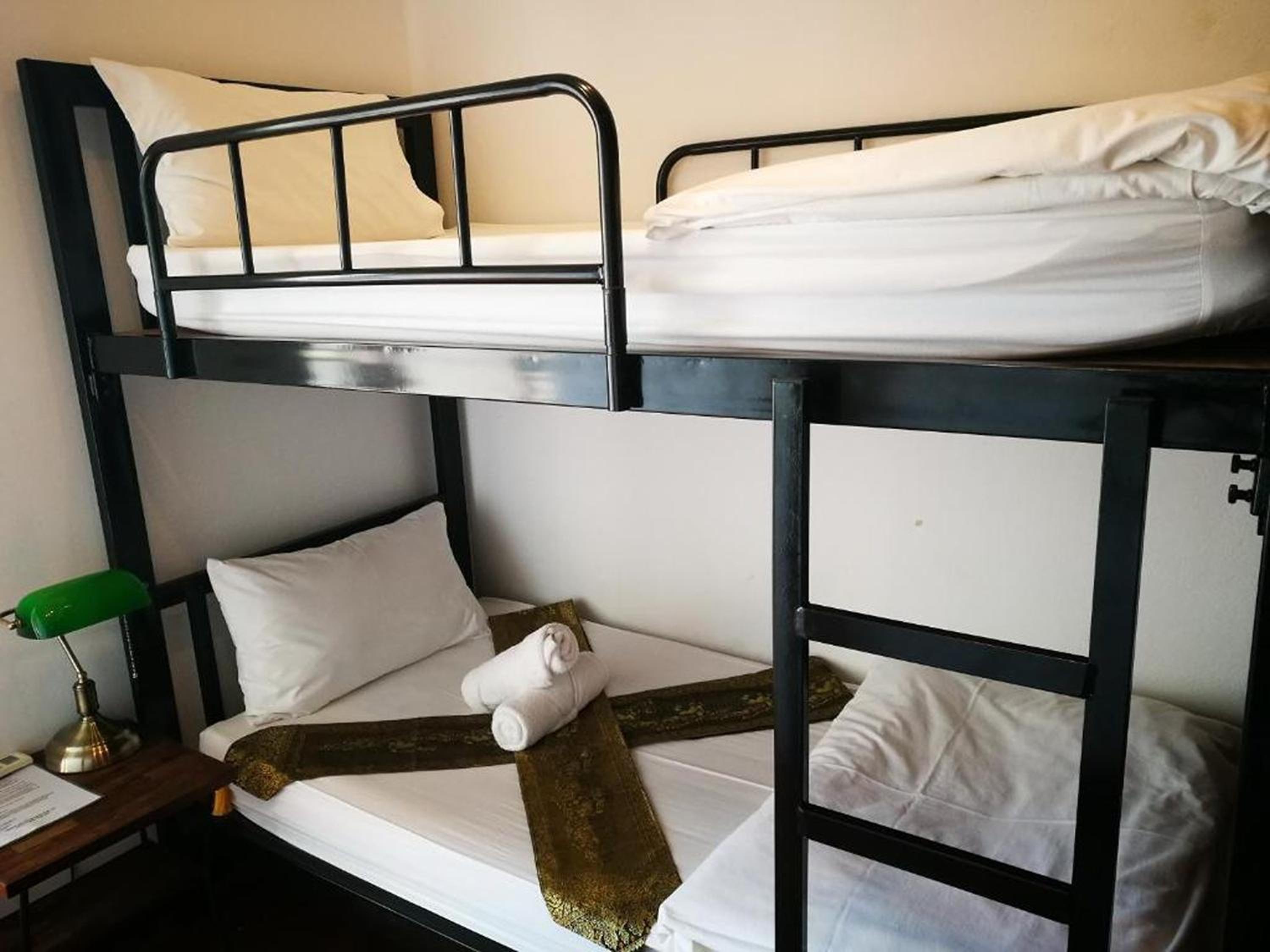 Ashi Poshtel