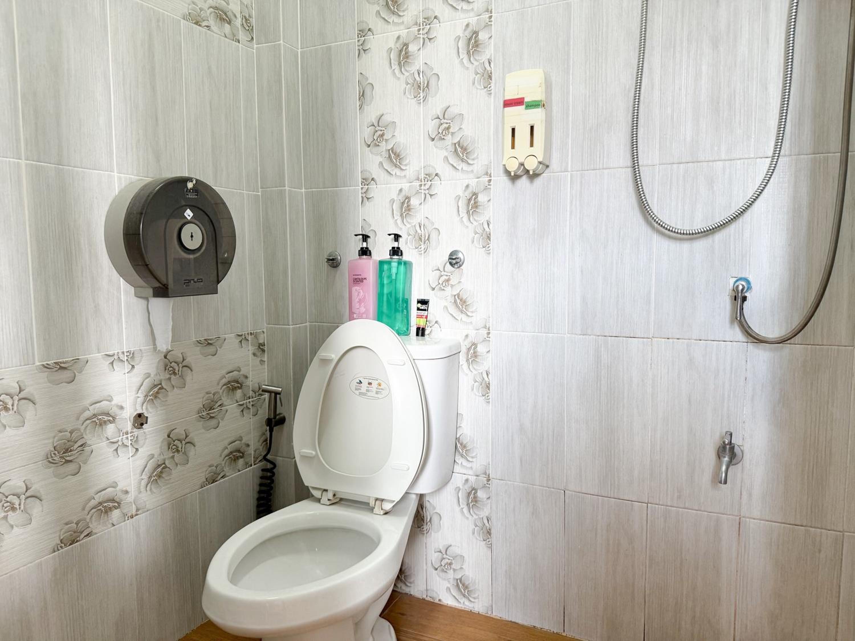 Ashi Poshtel