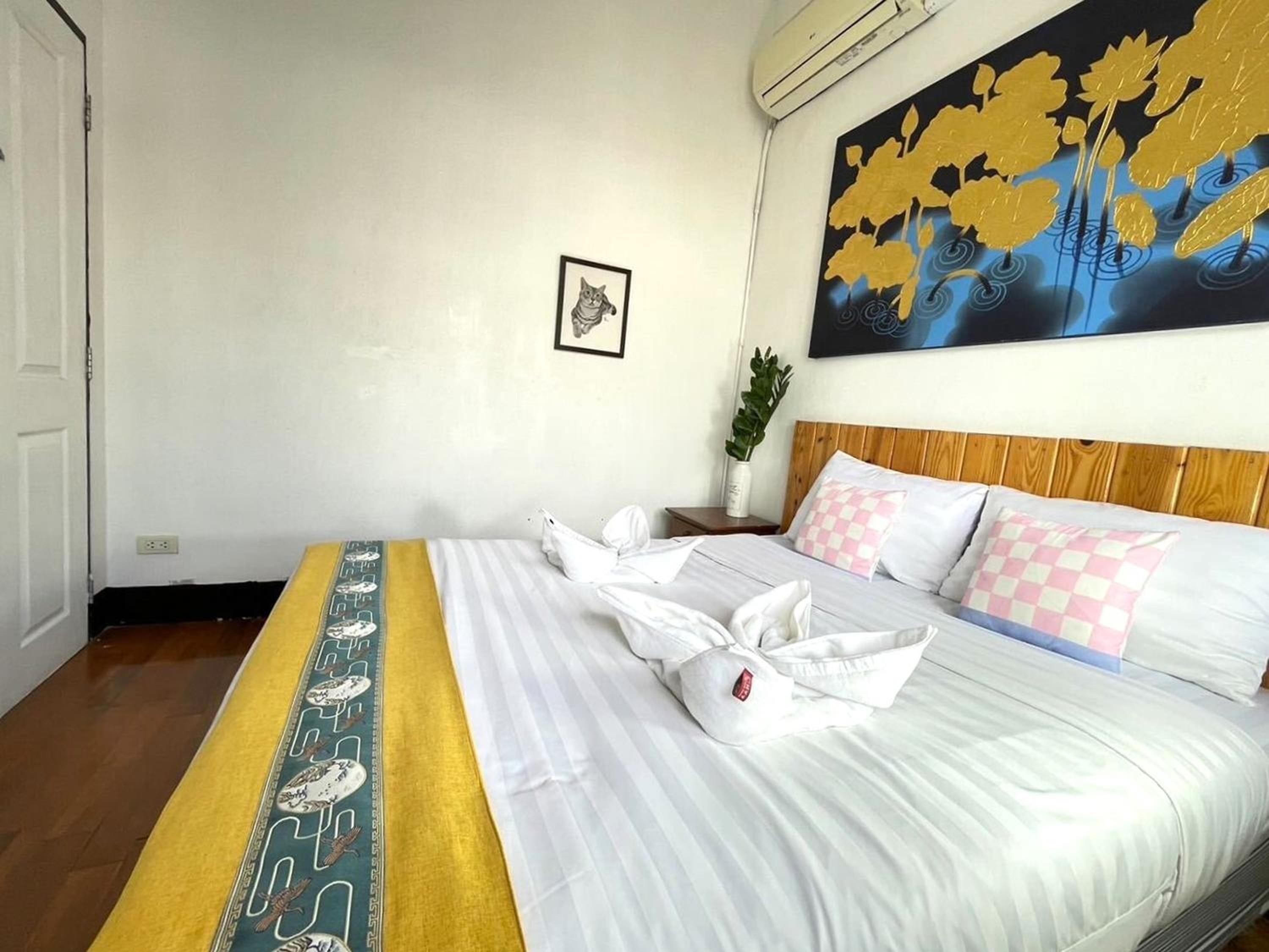 Ashi Poshtel