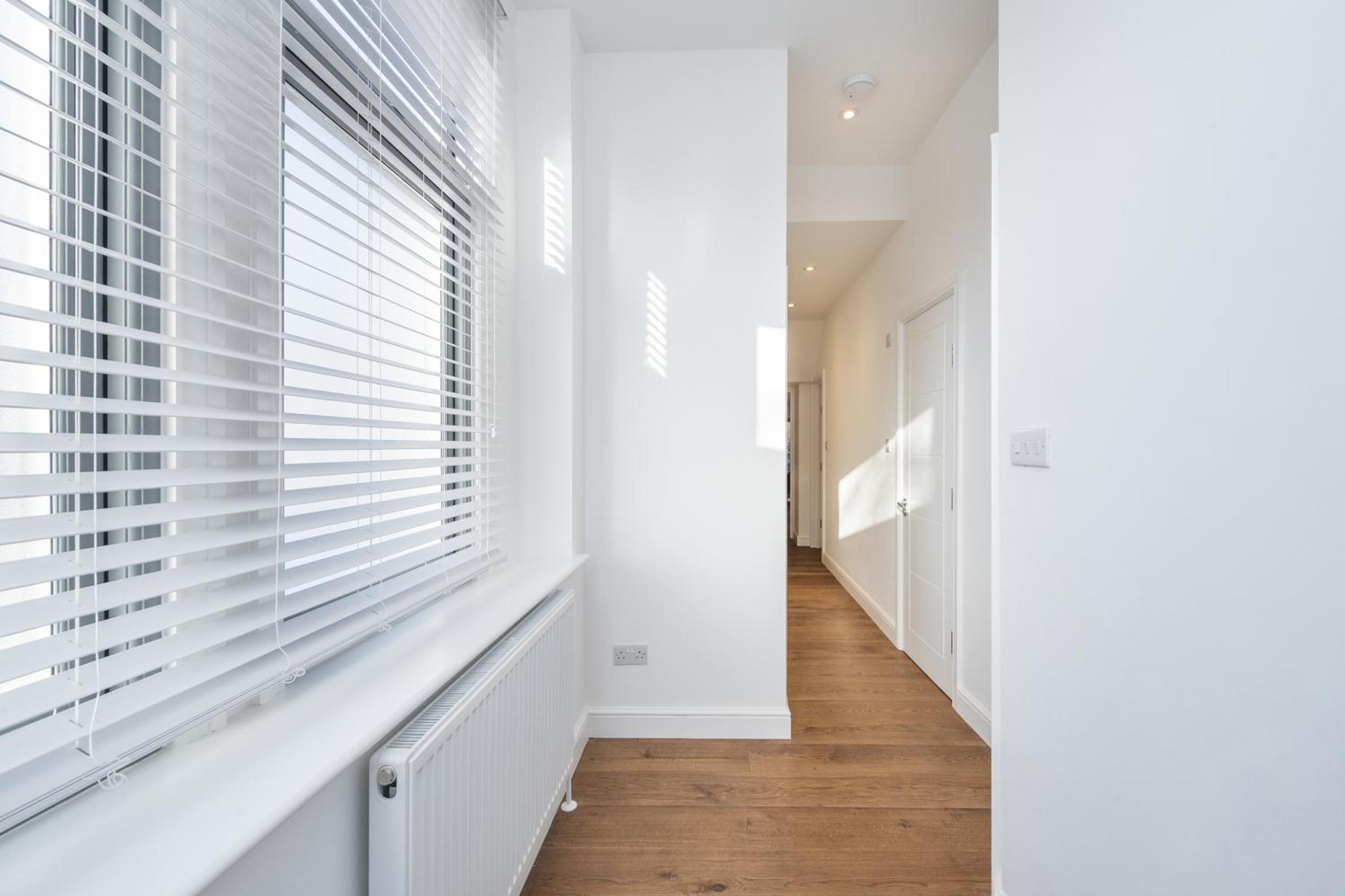 2 BDR Flat By Regal Realms Short Lets & Serviced Accommodation Central London