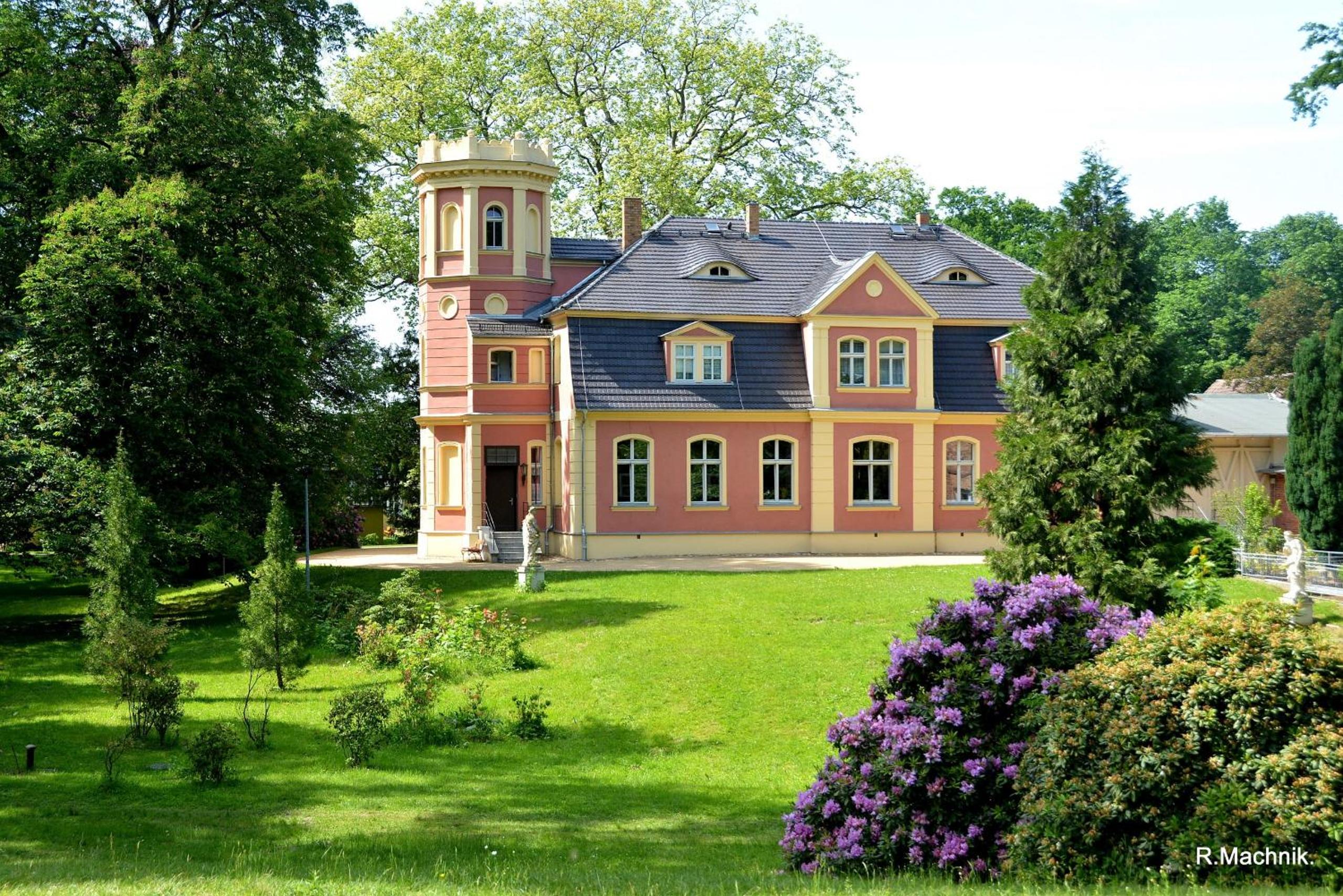 Ferienwohnung Schlossblick Direkt gegenüber dem Schloss, Rhododendronpark mit Terrasse und WLAN