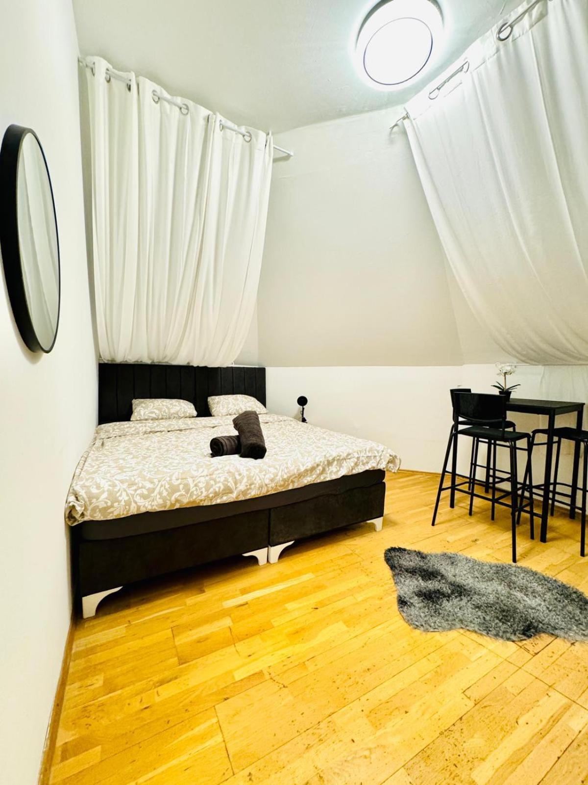 Room in a Shared Apt 6-Min Drive to Schönbrunn