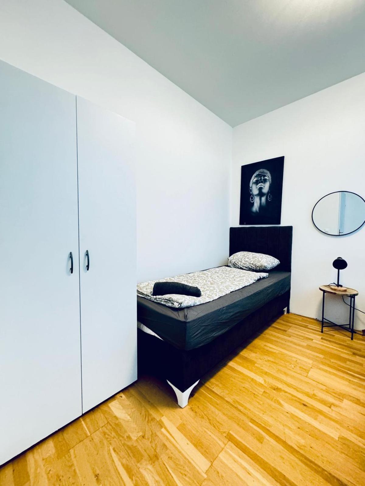 Room in a Shared Apt 6-Min Drive to Schönbrunn