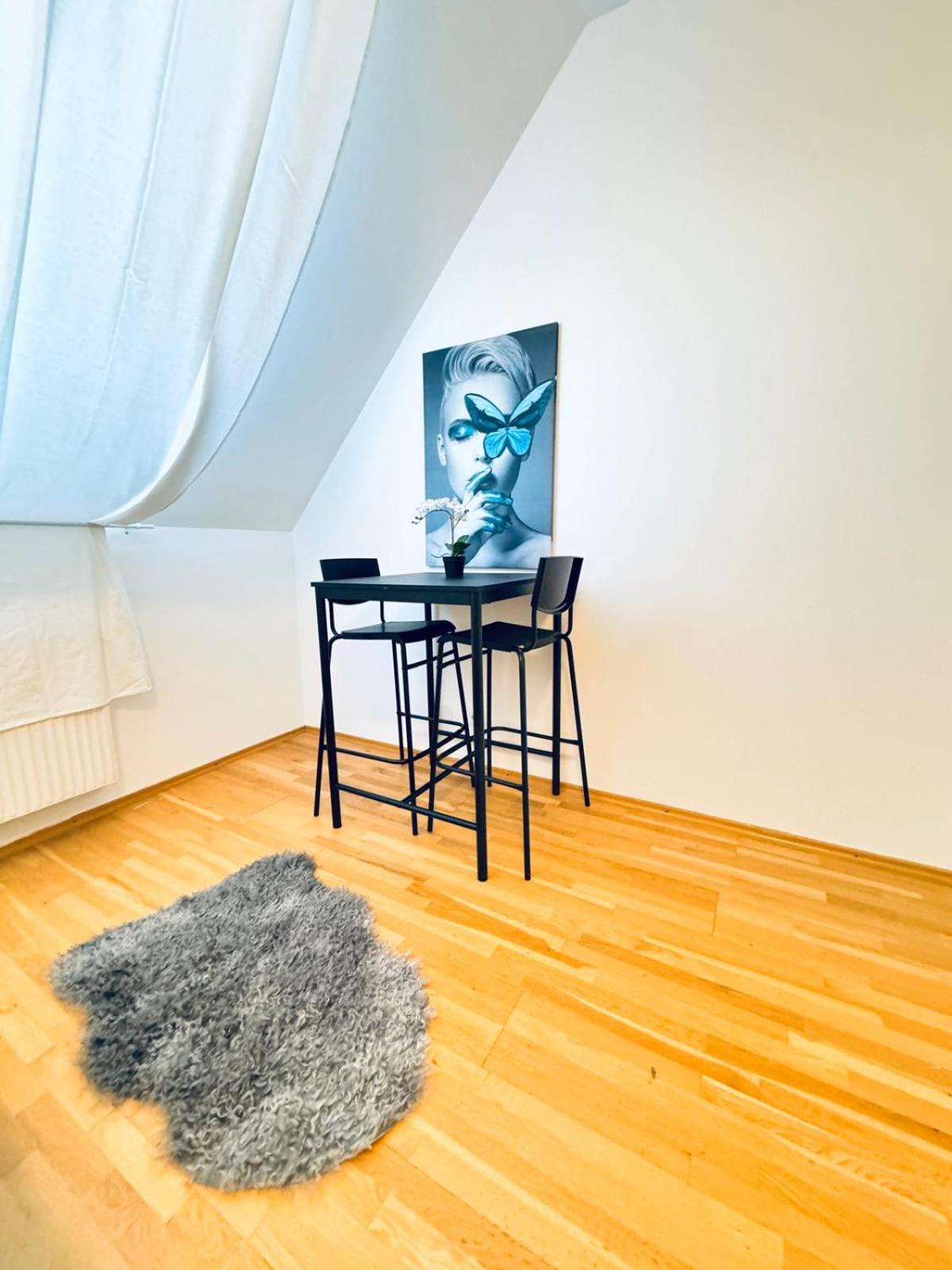 Room in a Shared Apt 6-Min Drive to Schönbrunn