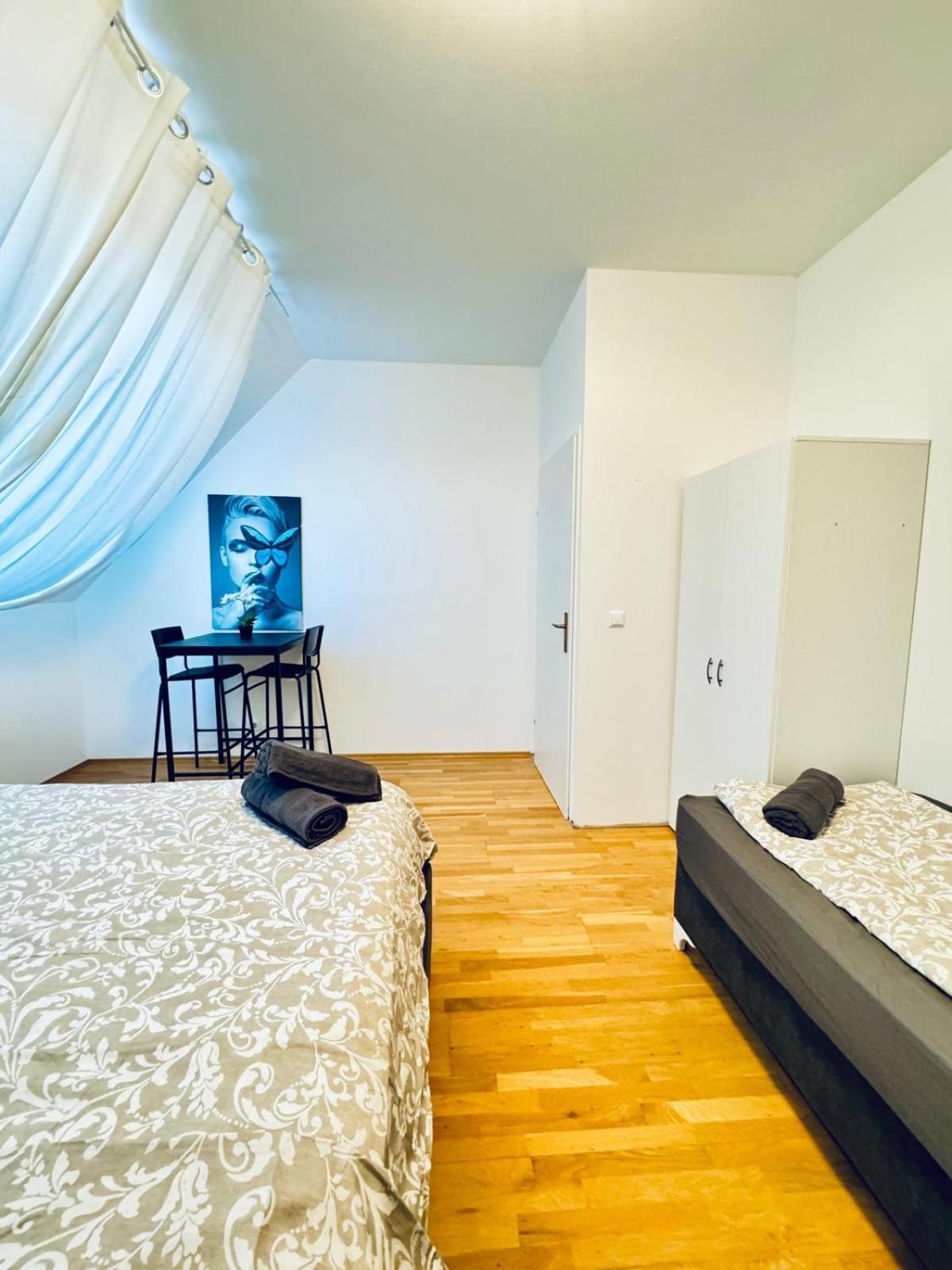 Room in a Shared Apt 6-Min Drive to Schönbrunn