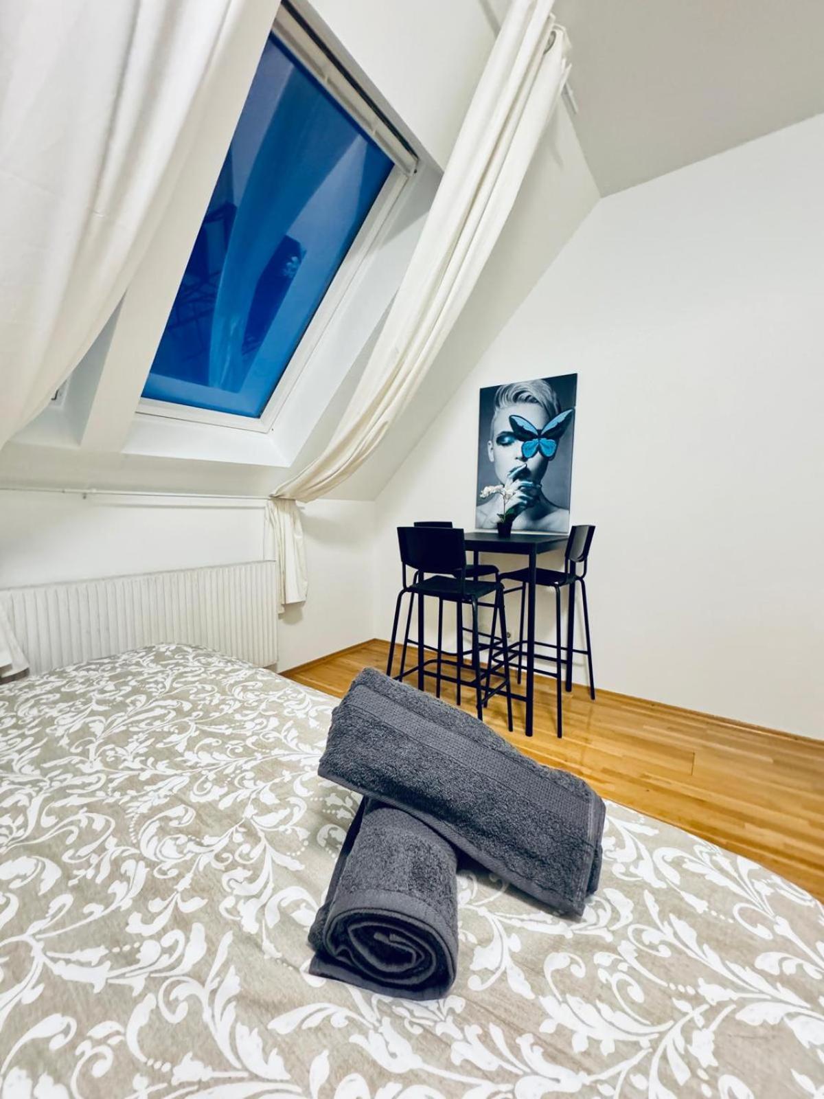 Room in a Shared Apt 6-Min Drive to Schönbrunn