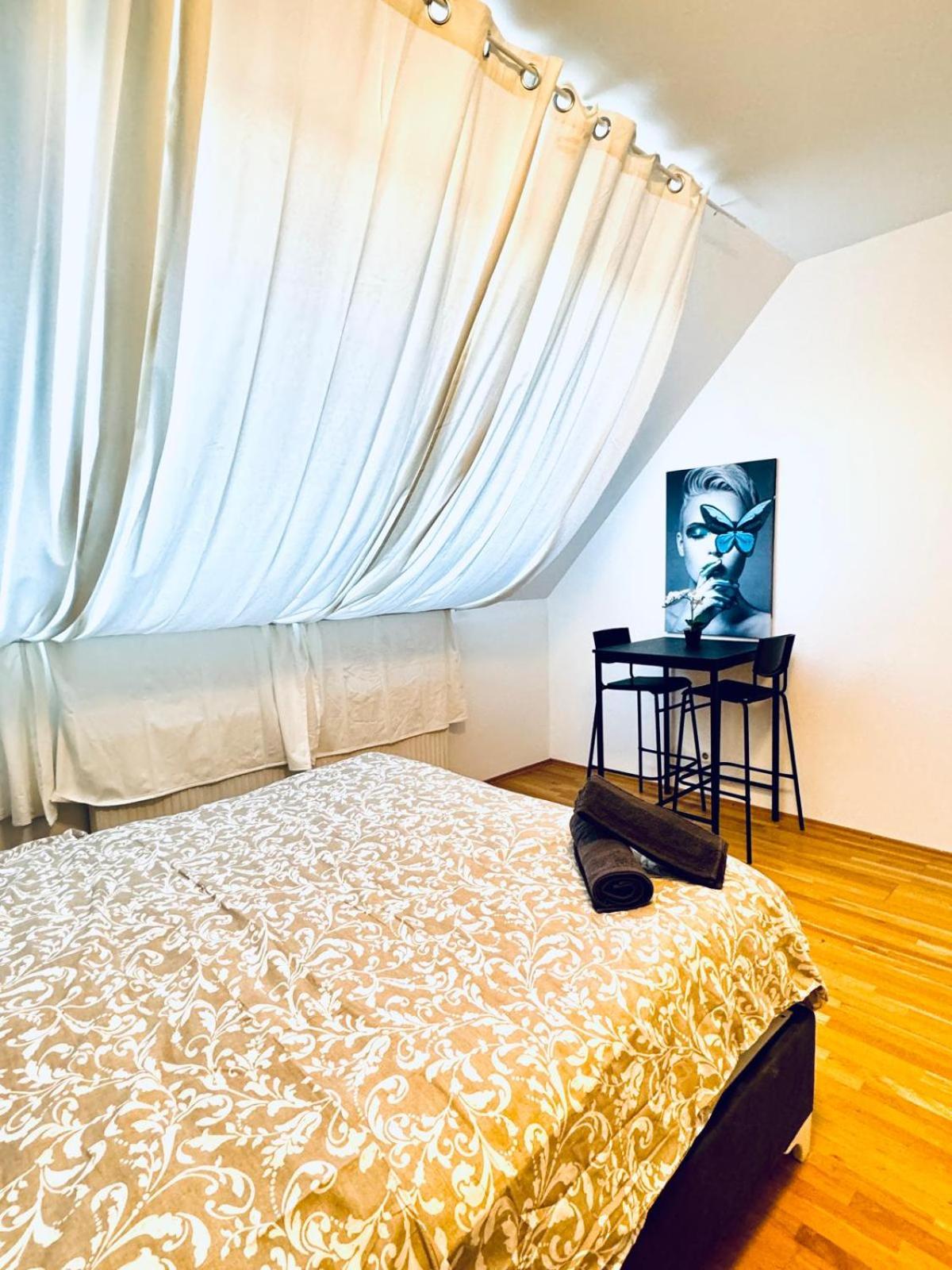 Room in a Shared Apt 6-Min Drive to Schönbrunn